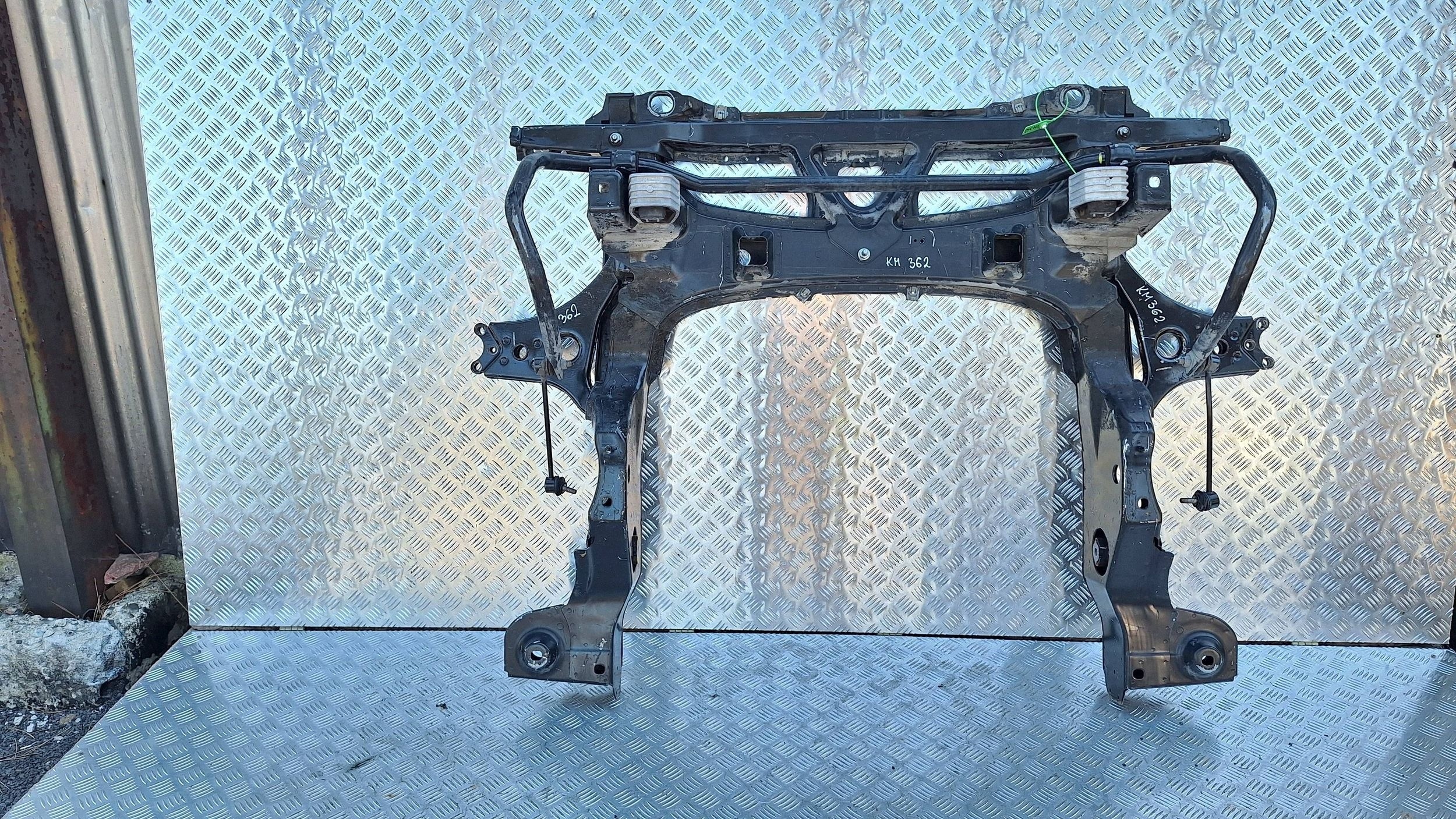 axle beam subframe axle beam front A1696200687 MERCEDES W169 W245