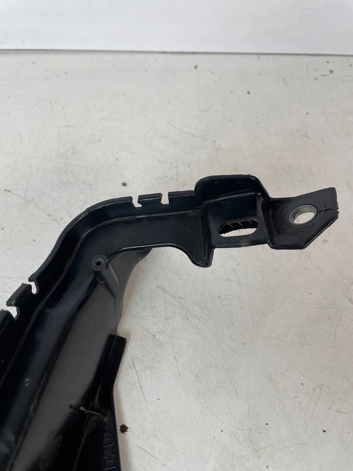 corner under the window right lower Renault Captur and