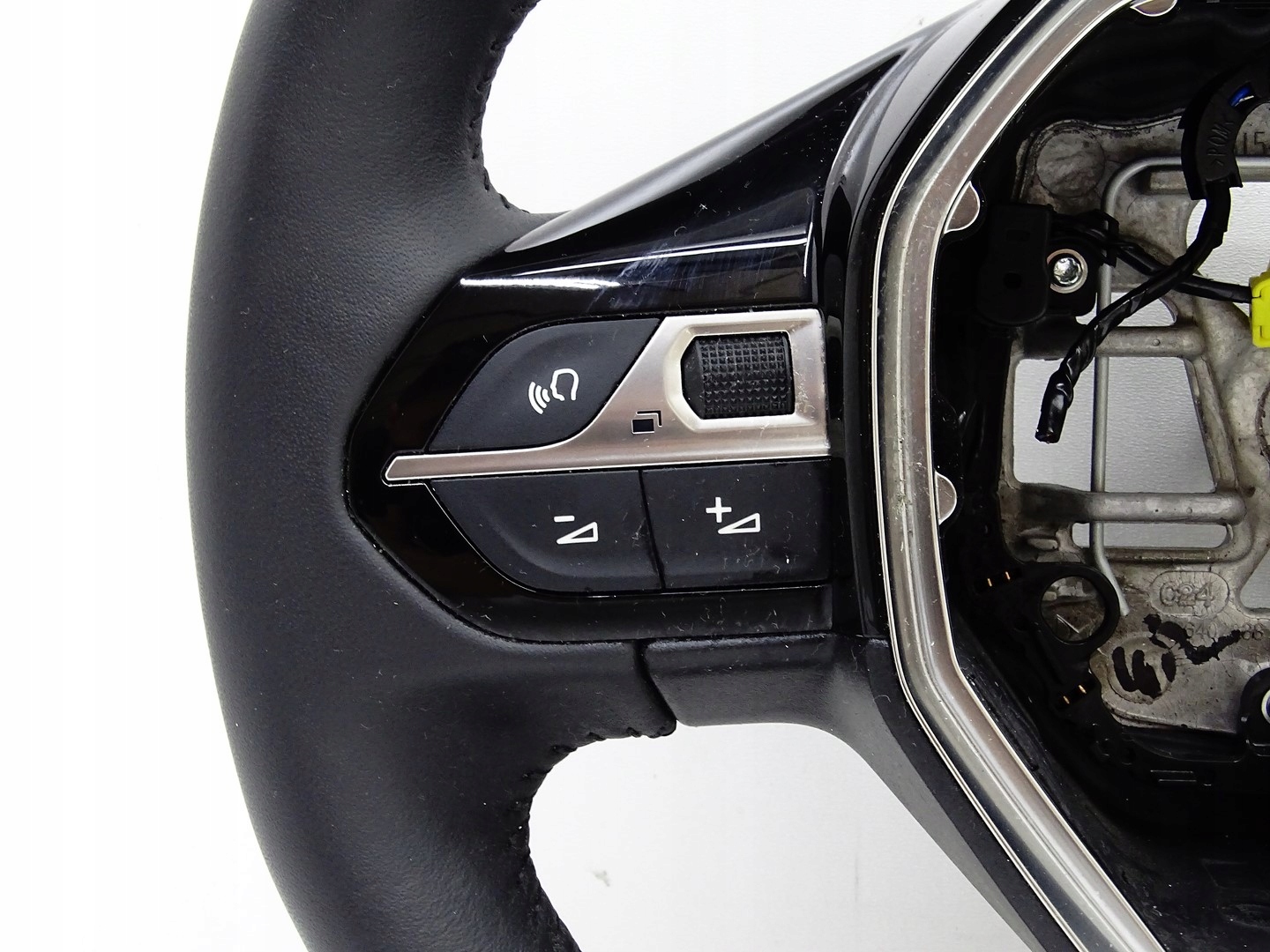 lenkrad Leder MULTI MULTIFUNKCJA PEUGEOT 2008 II 208 98546457ZD