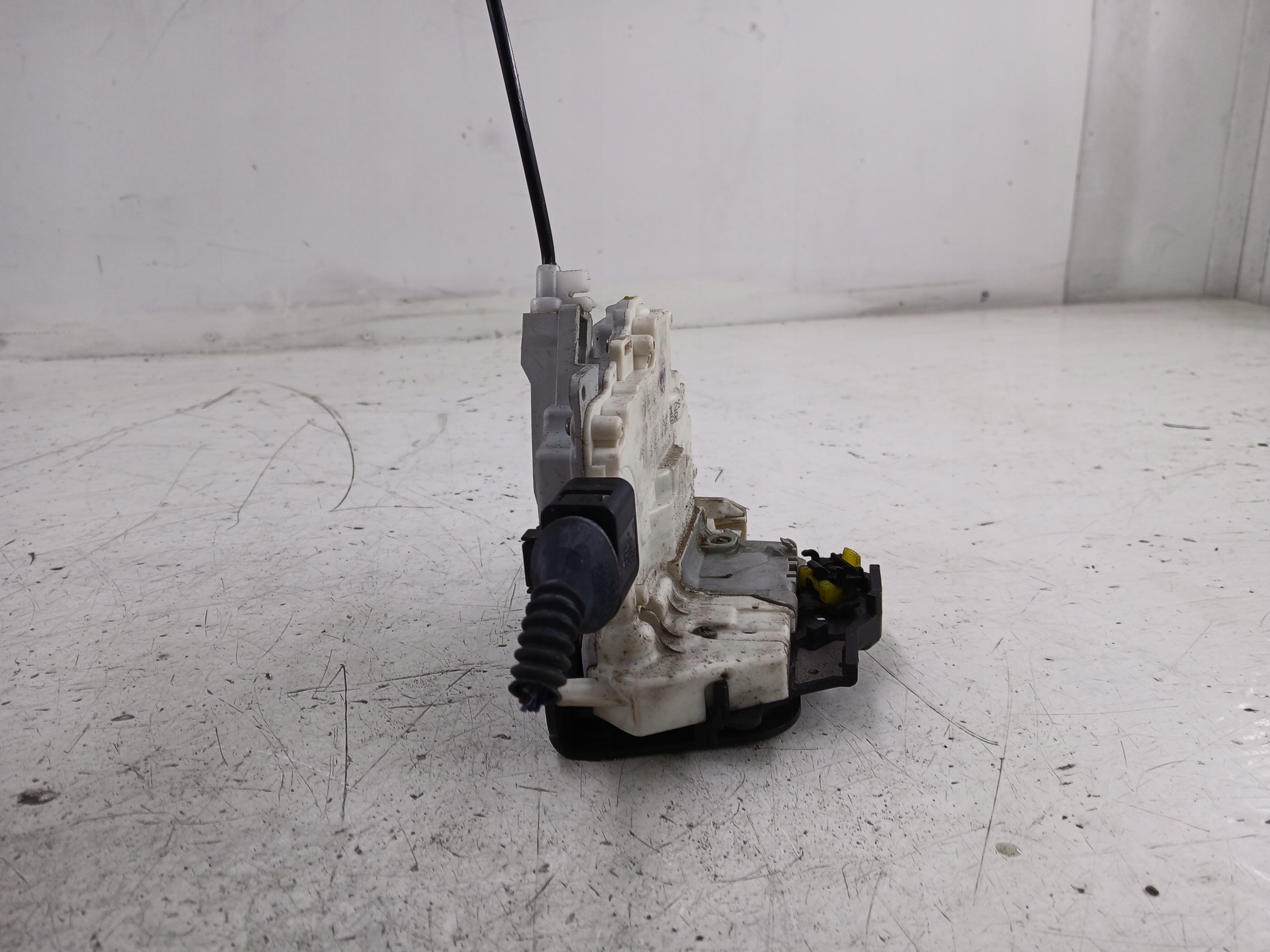 AUDI A4 B7 lock door left front 8E1837015AA