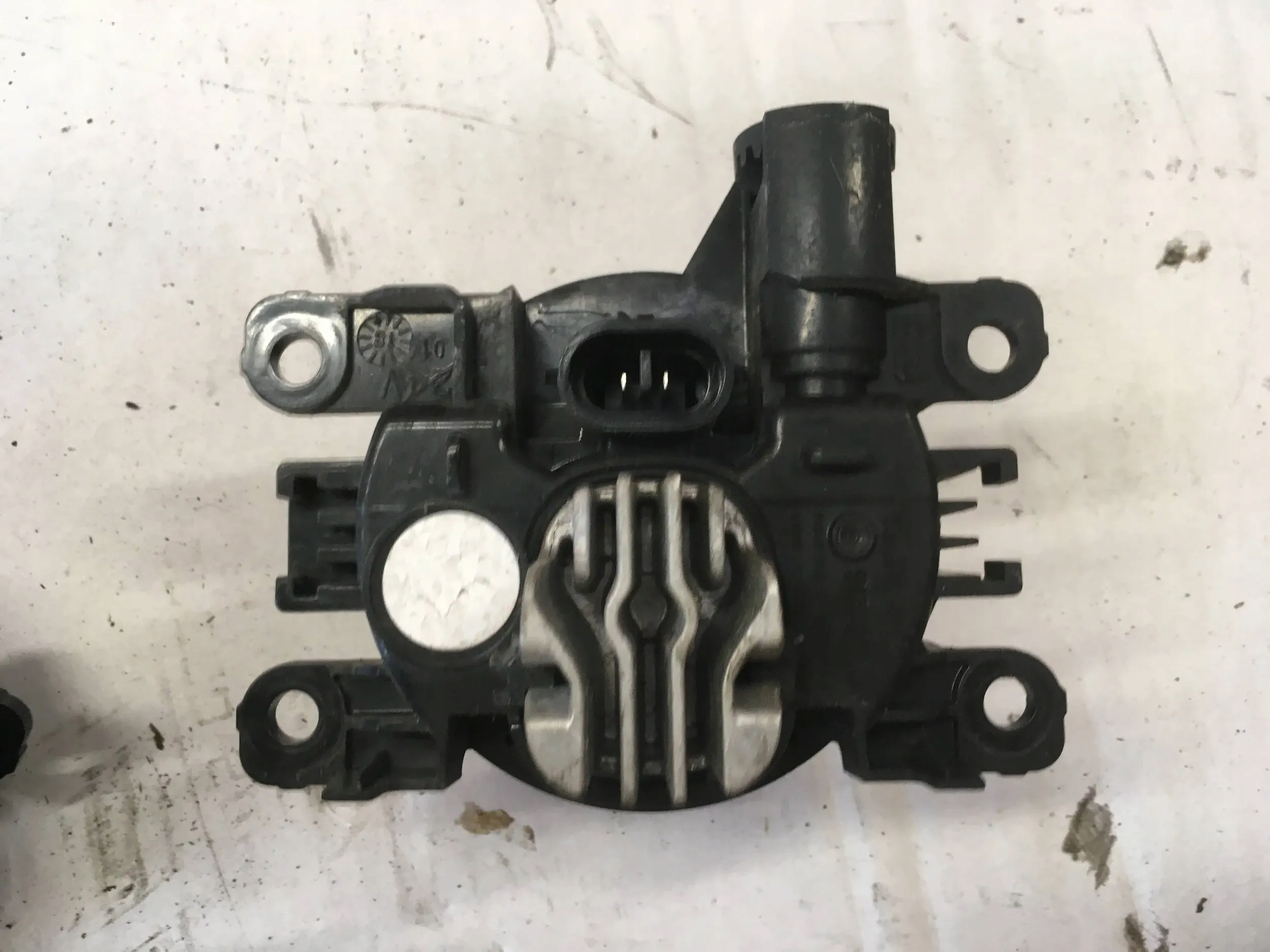 ГАЛОГЕН правый renault CAPTUR 2018 261507170R