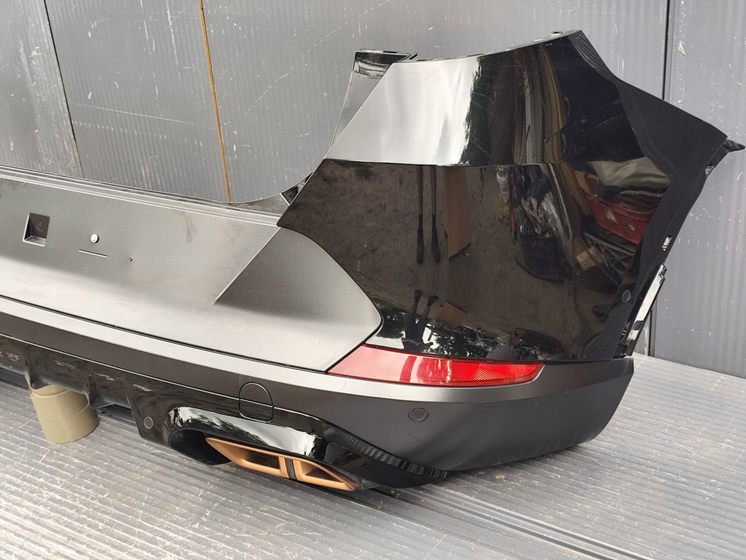 CUPRA FORMENTOR bumper rear 6xPDC complete DEMONTAZ