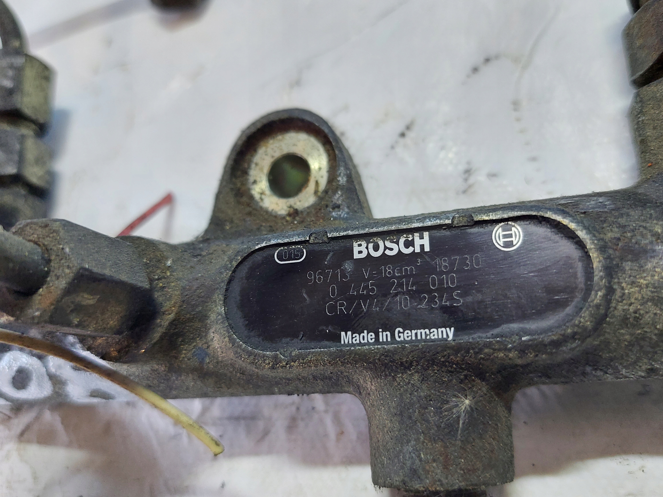 Rampe injection PEUGEOT 406 2.0 HDI 0445214010