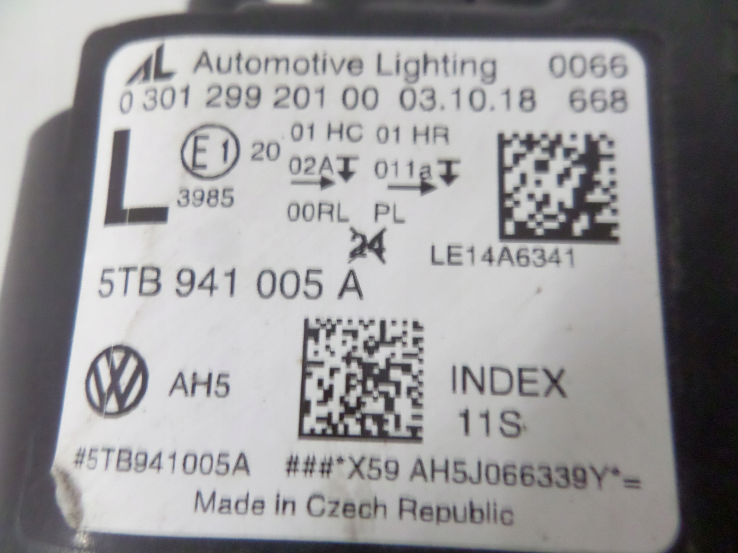 light front left VW TOURAN III 15