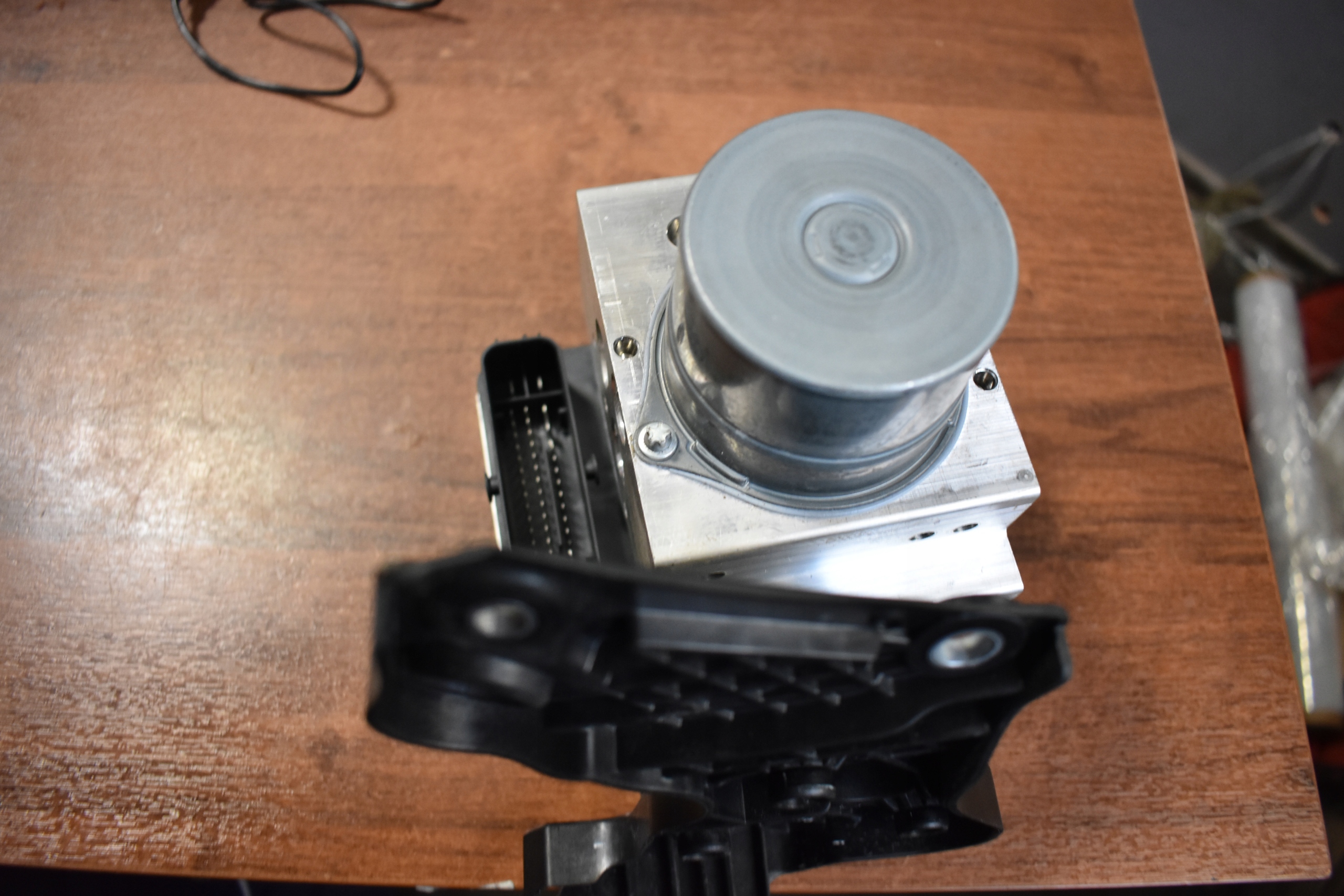 IDEALNY control unit pump ABS 4MATIC MERCEDES W206 9