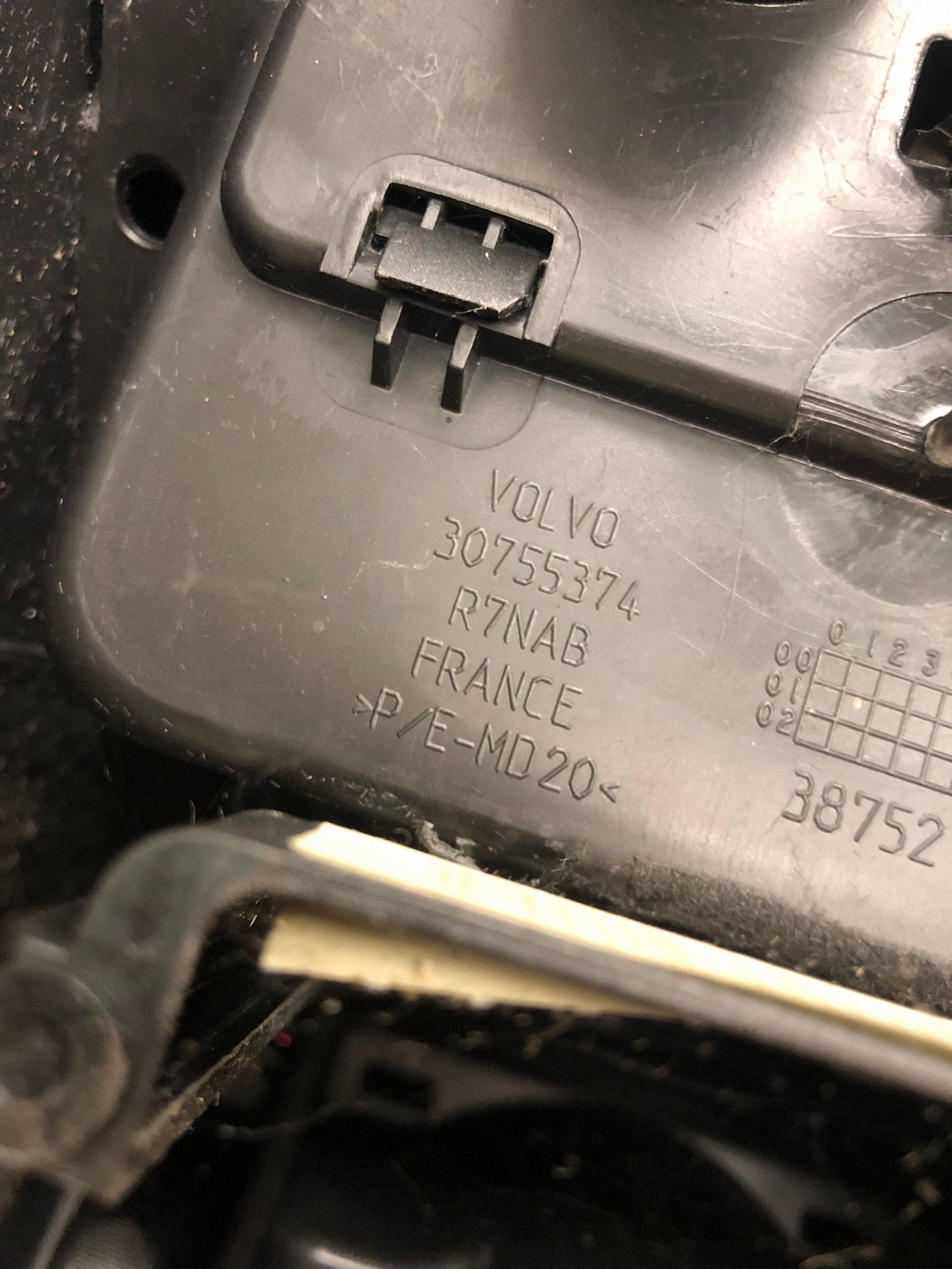 TUNEL mitte VOLVO C30 LIFT 30755374 30755375