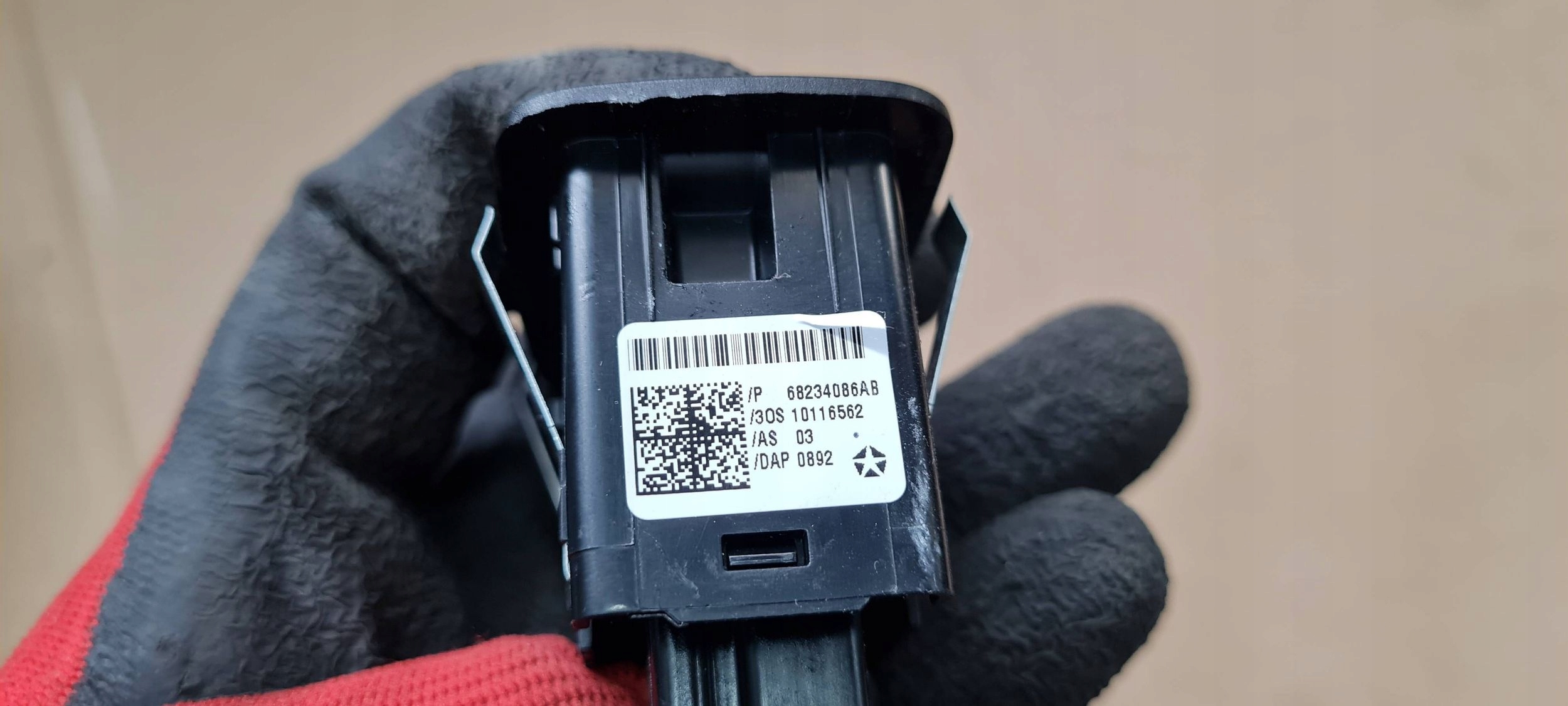Chrysler Pacifica 2022 PANEL window control switch rear part 68234086AB