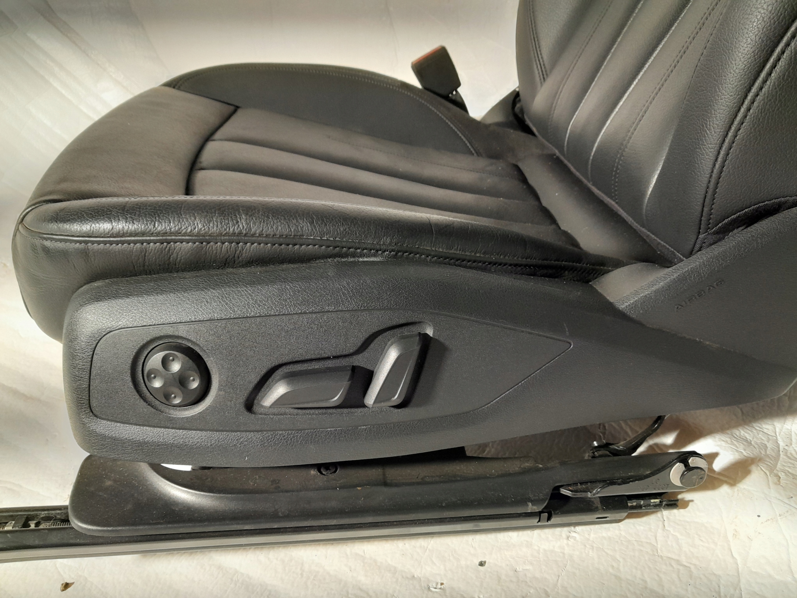 AUDI A4 B9 seat left front leather PODGRZEWANY 4M1959760