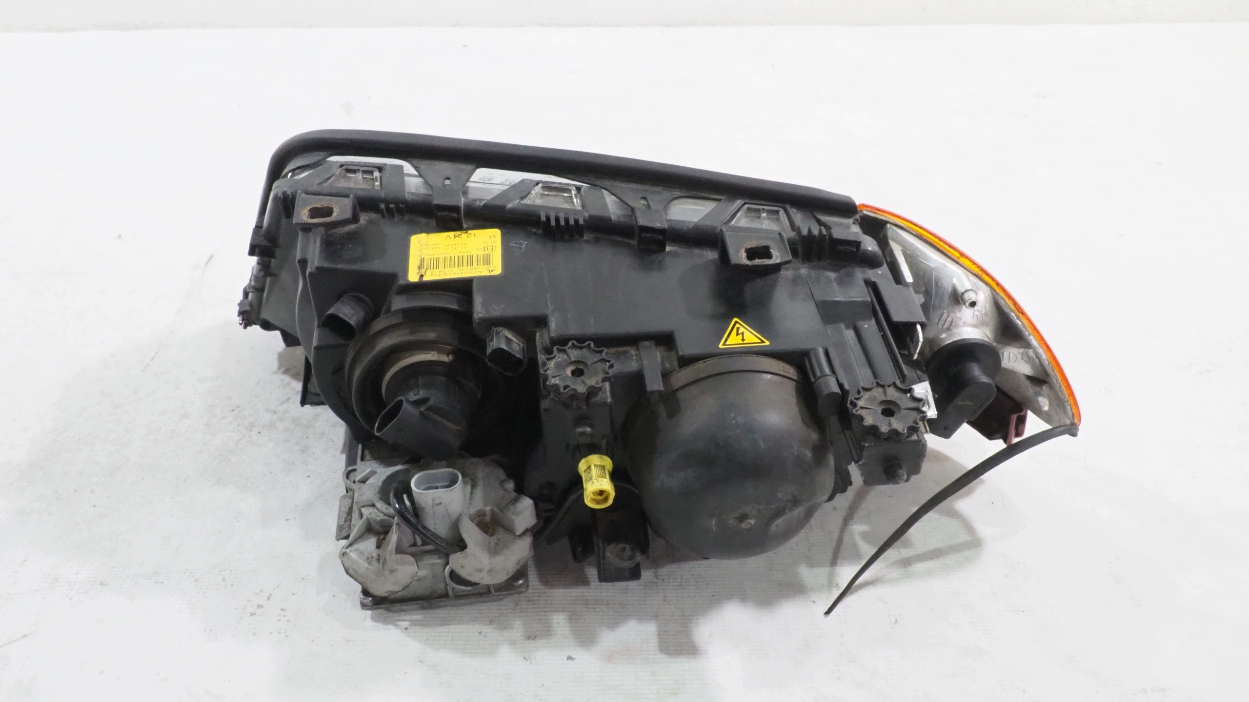 BMW 3 E46 light Xenon right front 6902760