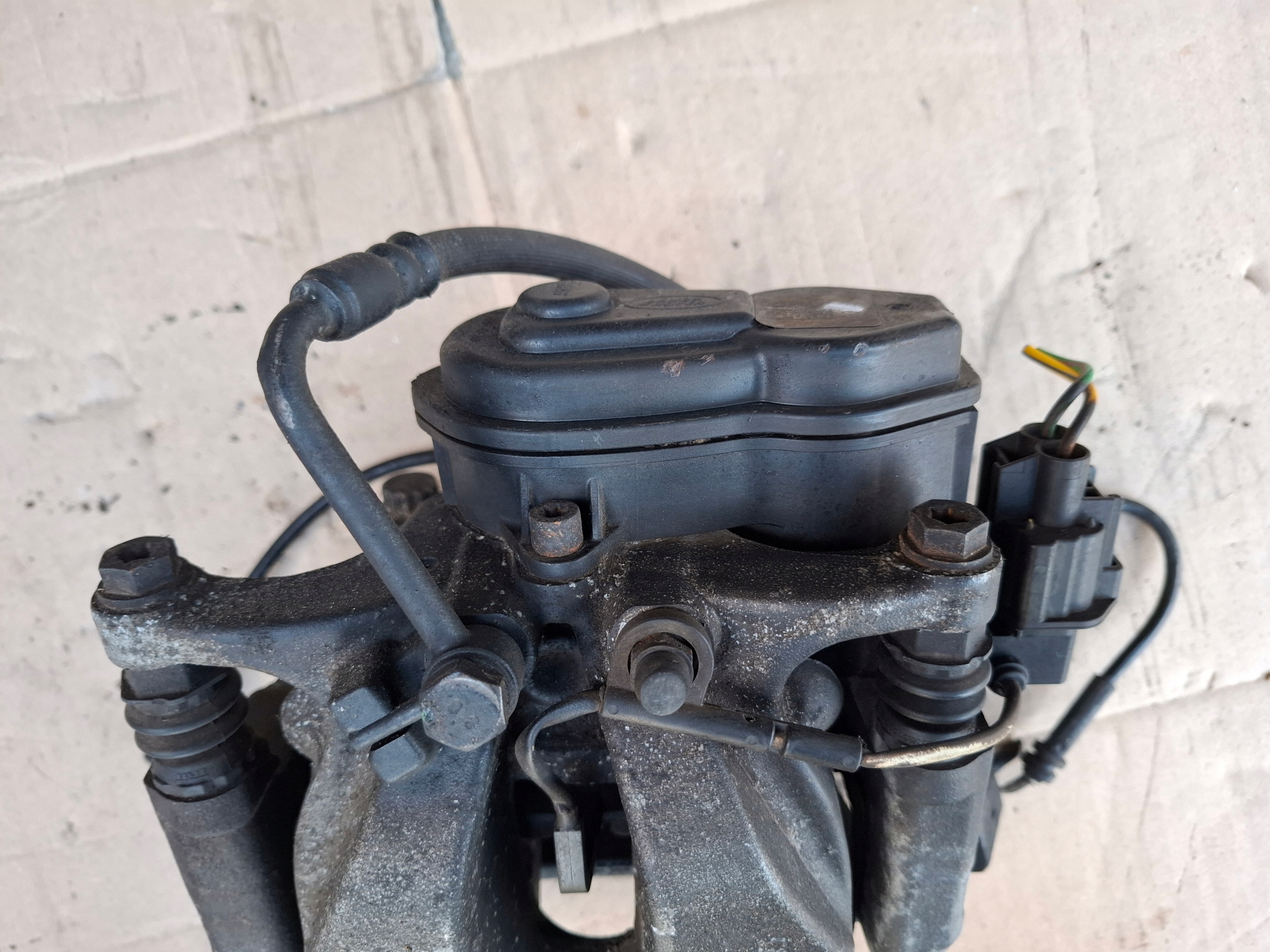 caliper brake rear part DISCOVERY V L462 2.0 4x4 right 22r