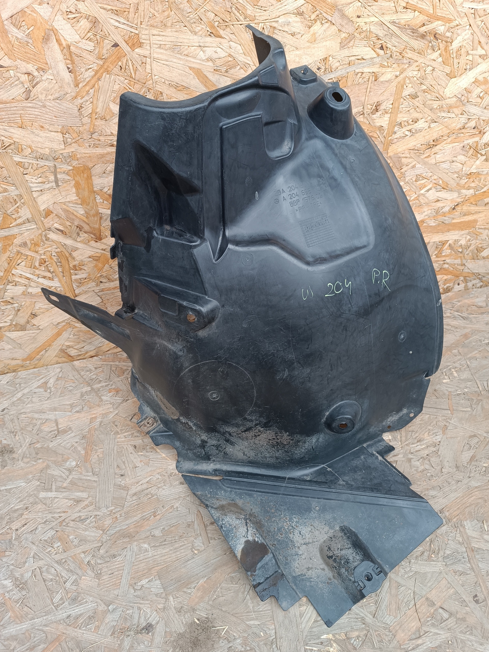mudguard front front right MERCEDES W204