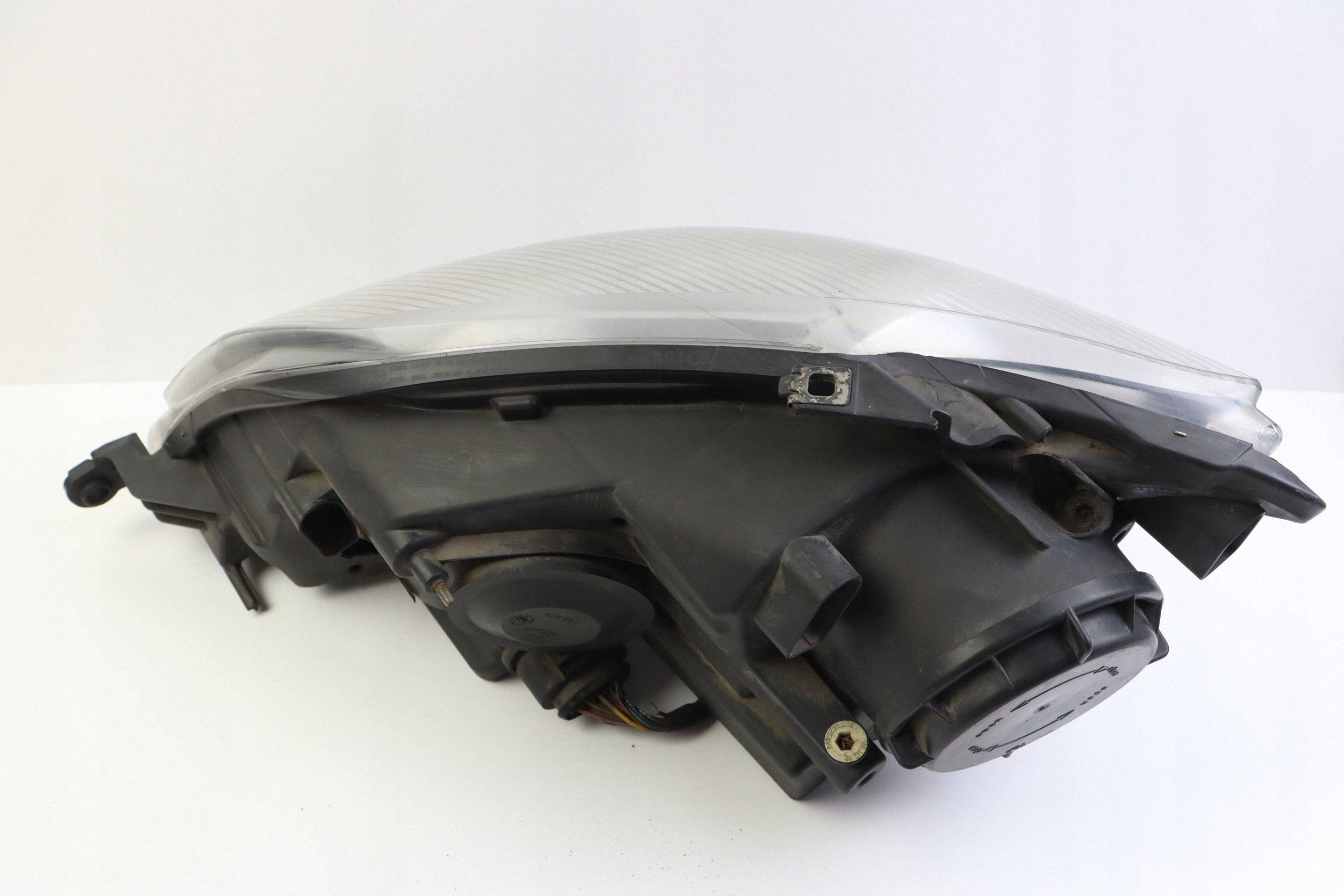 VW GOLF V plus light front right front 5M1941006G 1EE00994802 EUROPA