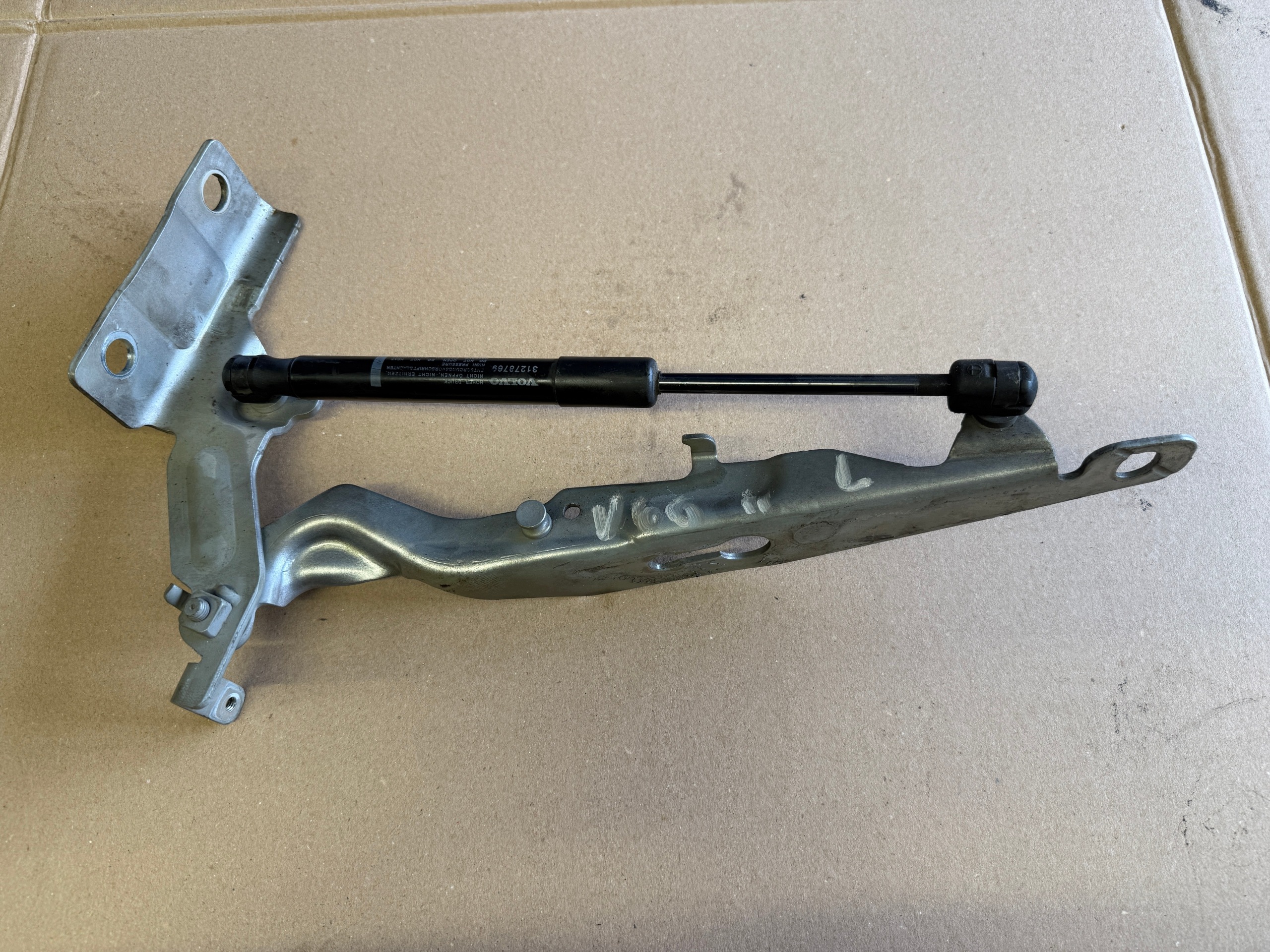 VOLVO V60 S60 II hinge bonnets left 30799178