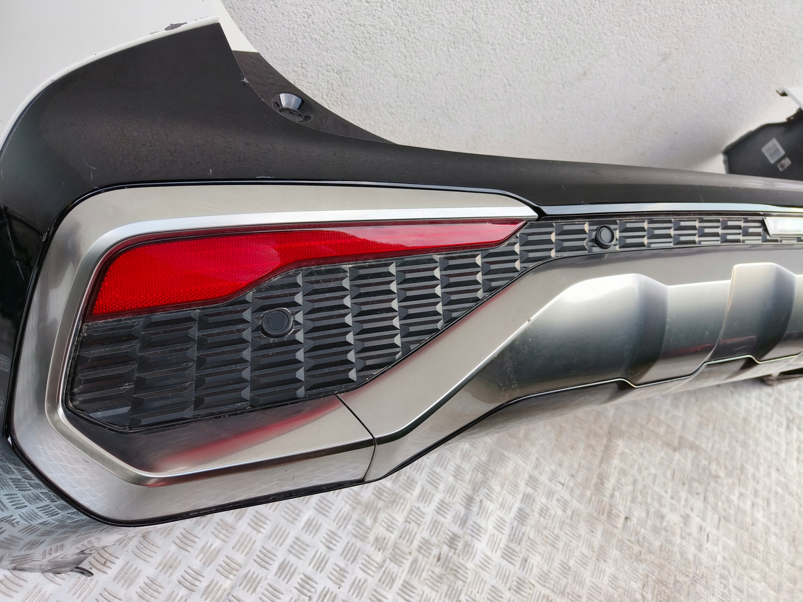 KIA SPORTAGE 2023 2024 2025 ZDERZAK TYŁ TYLNY PDC LED USA Producent części Kia OE