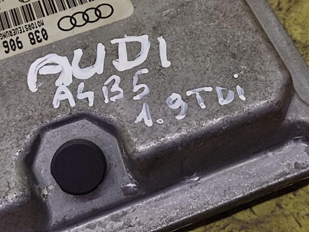 AUDI A4 B5 1.9 TDI control unit of the engine 0281001721