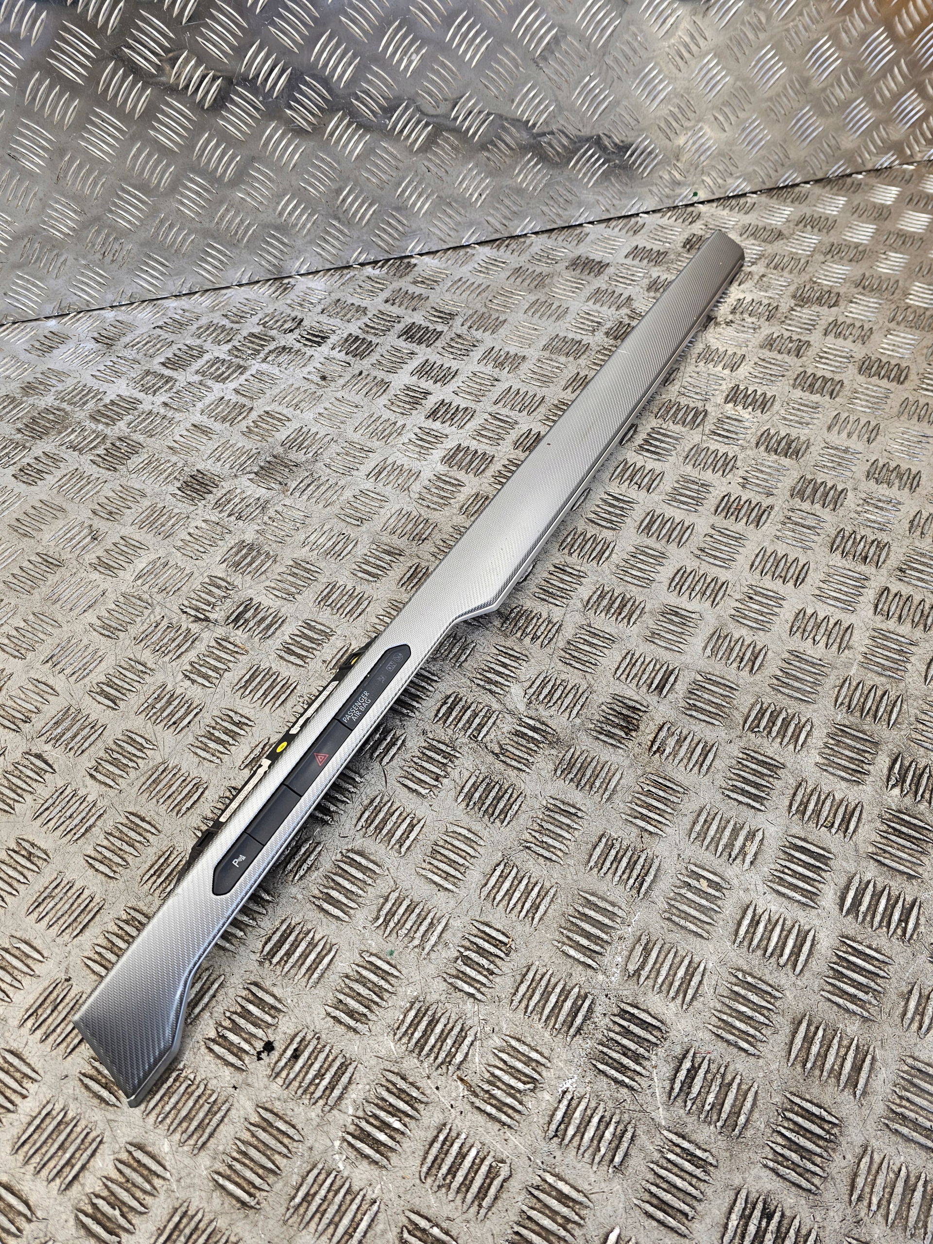 Moulage DEKOR du tableau de bord Commandes VW PASSAT B8 Berline 3G1853770A