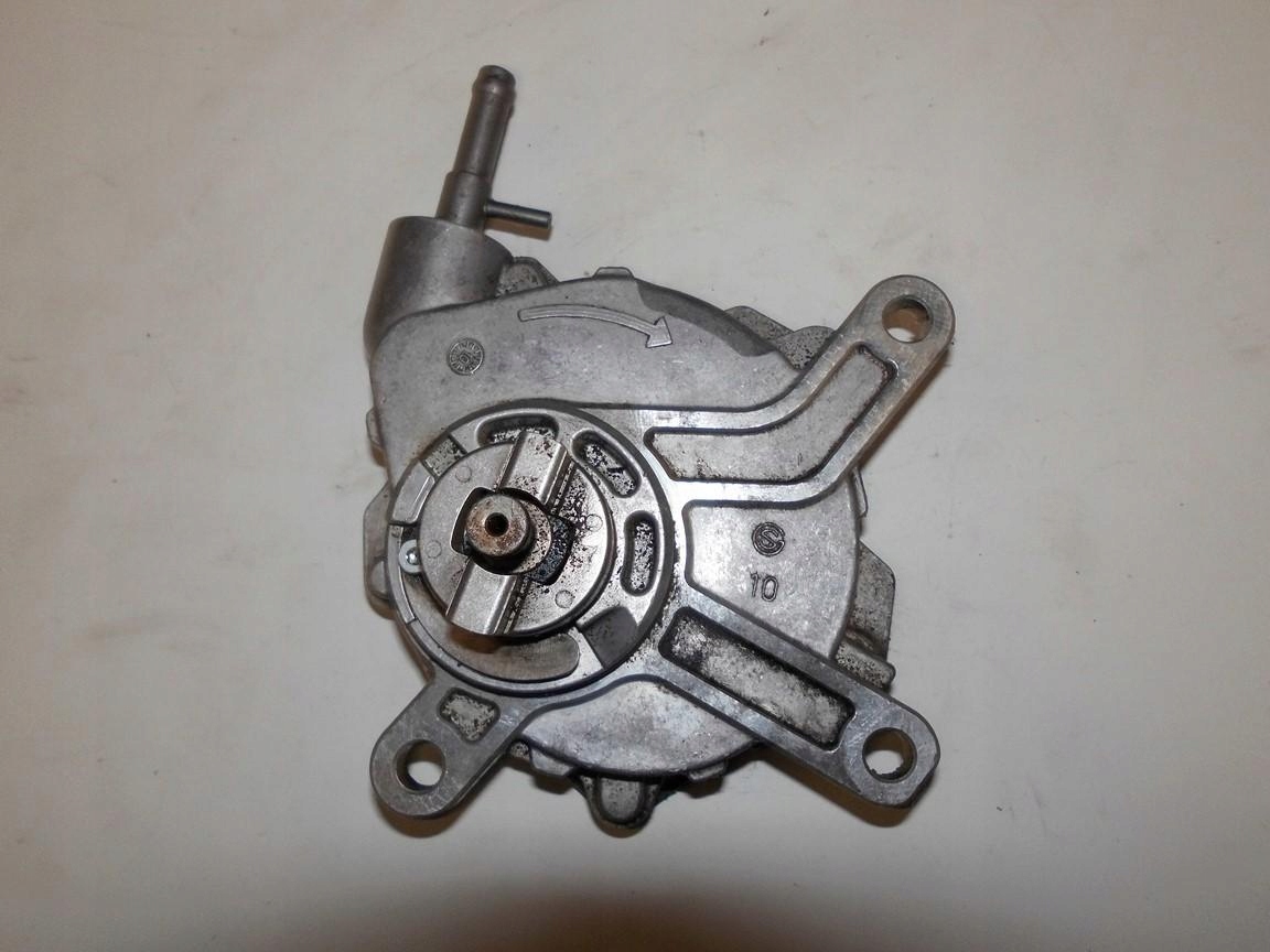насос вакум mazda 3 BM 2.0 PE07-18G00