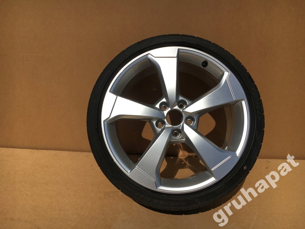 AUDI A3 S3 RS3 8V disk kolo PIRELLI 235/35R19
