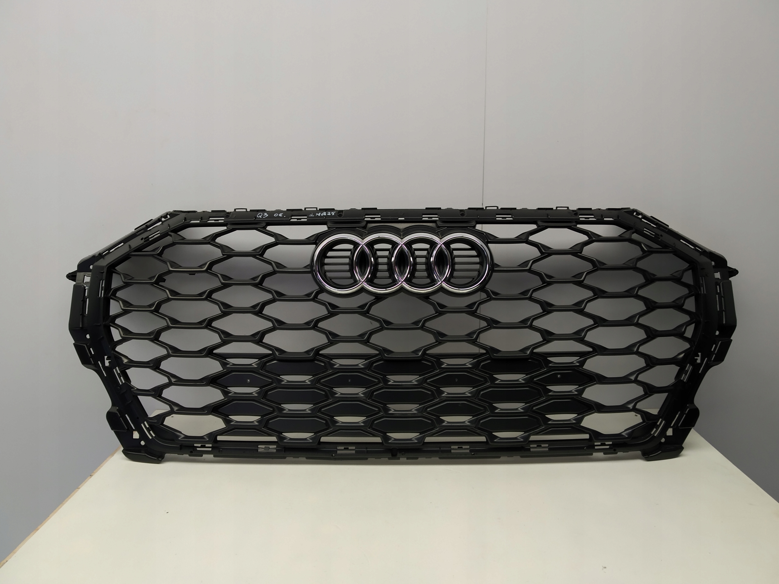 2018r + Audi Q3 II S Line Sportback front PREKLADgrill w bumper front original
