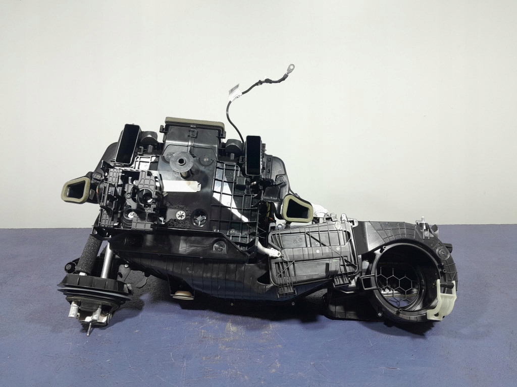 BMW X5 G05 радиатор отопителя Воздух европа 6805827