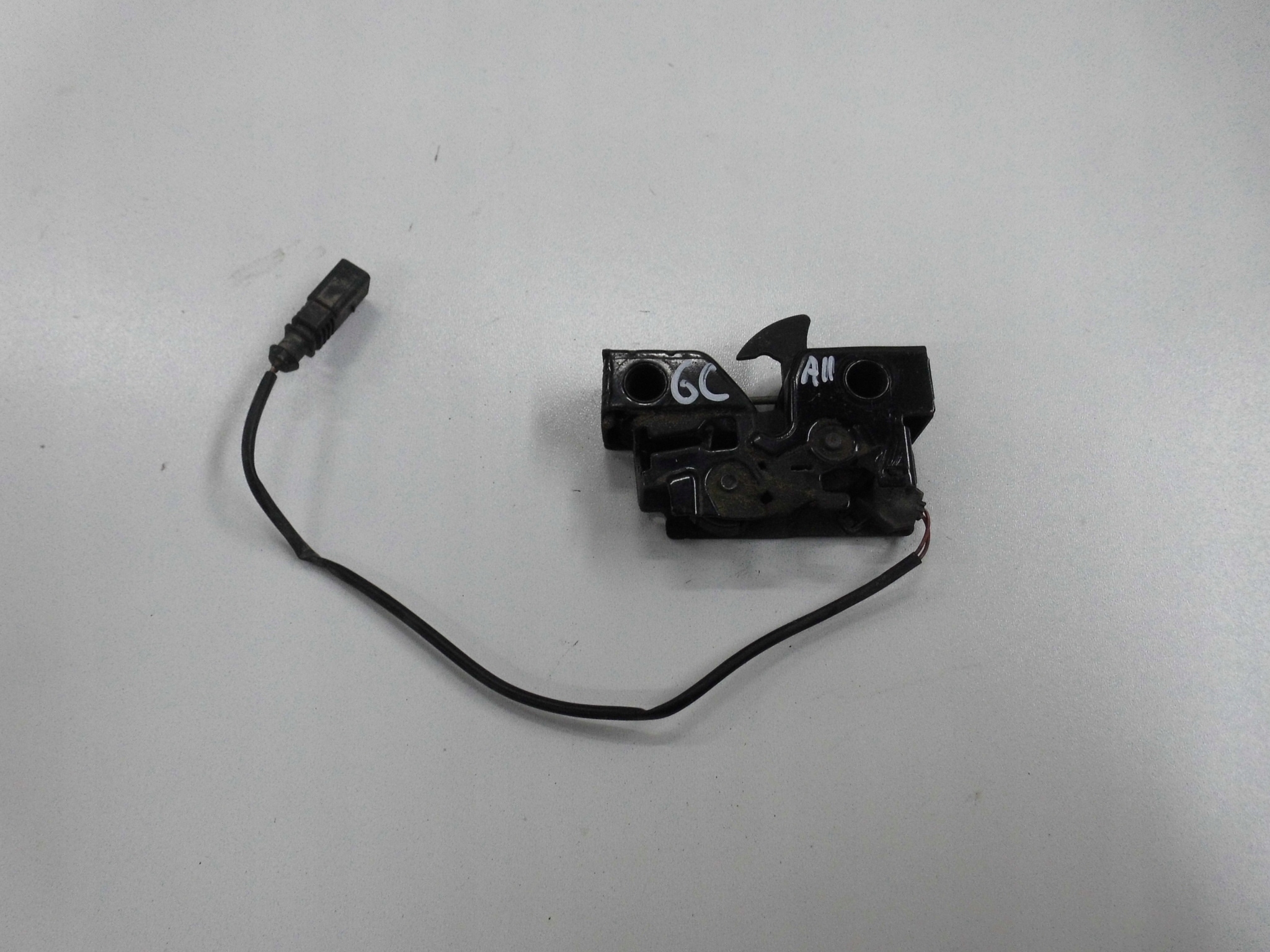 6C1823509 - ЗАМОК КАПОТА З ДАТЧИКОМ VW POLO 6C ОРИГІНАЛ