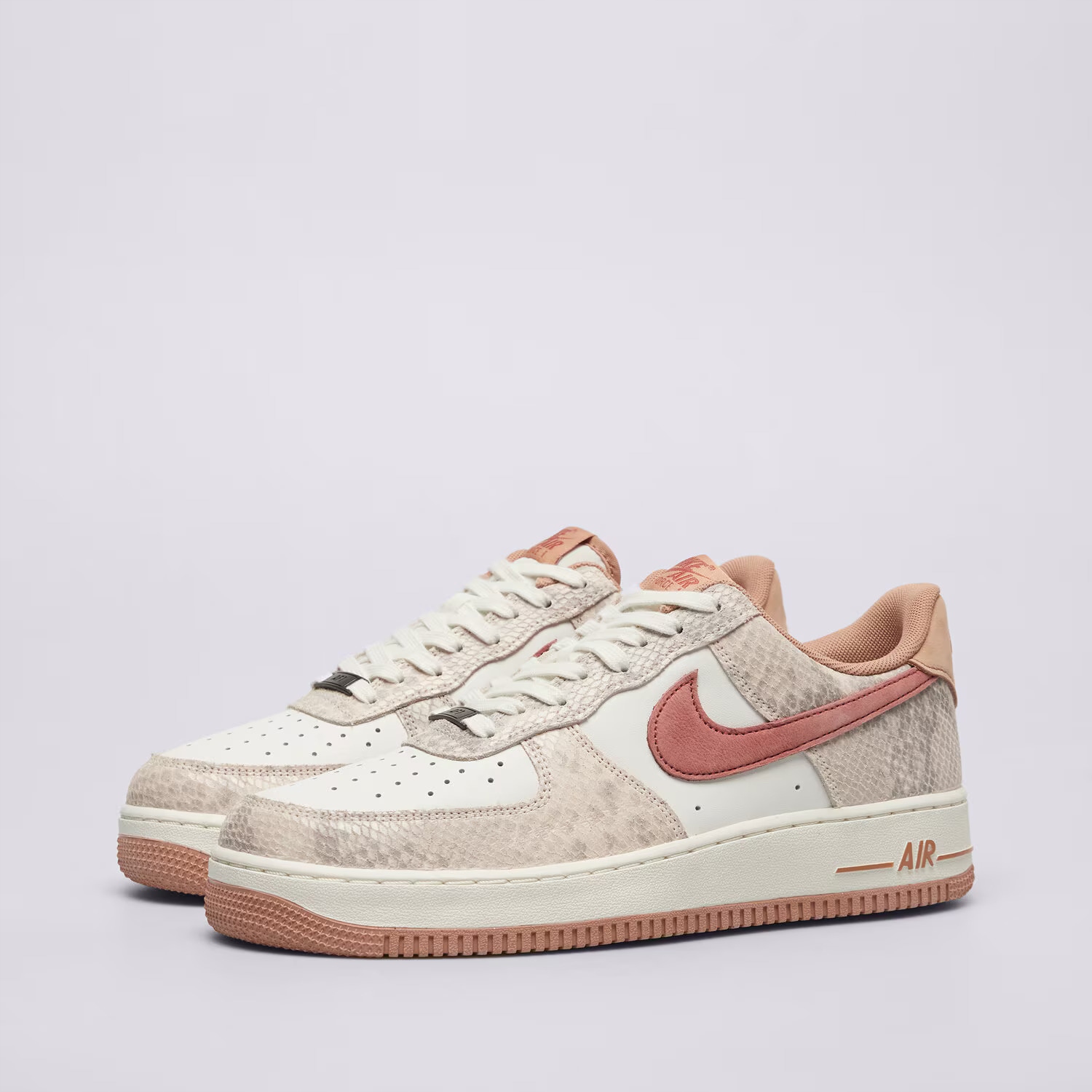 Boty Nike Air Force 1 '07 LV8 bílé kožené klasické velikost 43 HF2898-100