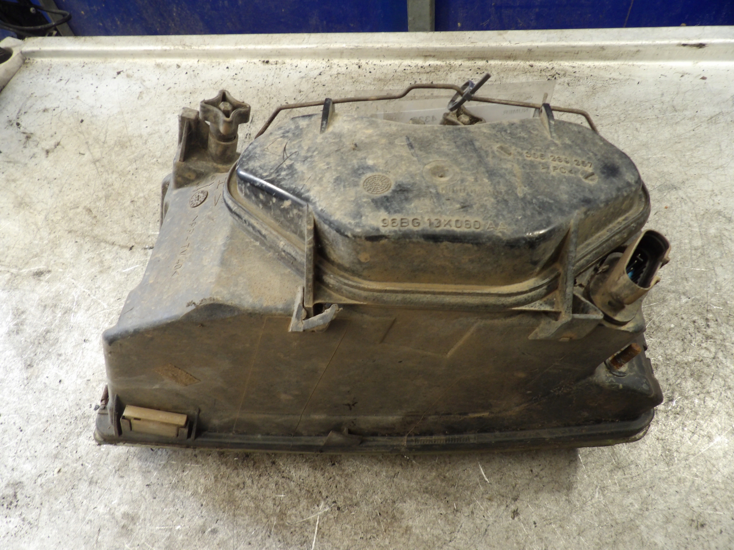 Iveco Daily 35S11 light front right