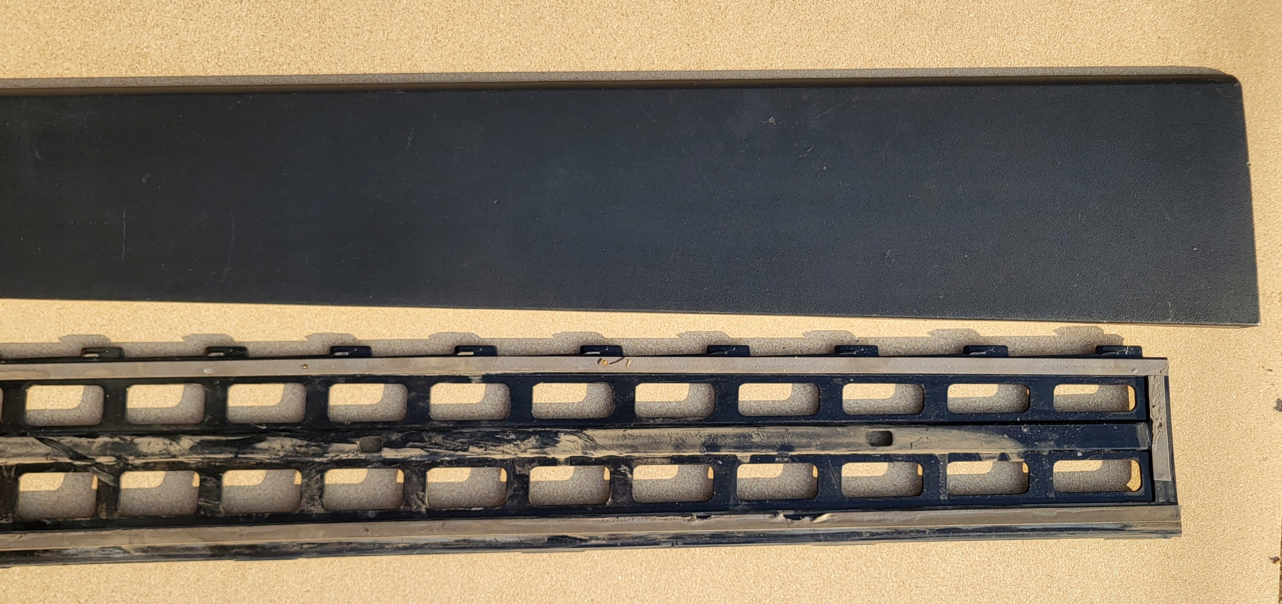 moulding cap for door left front holder VW CROSS POLO OE