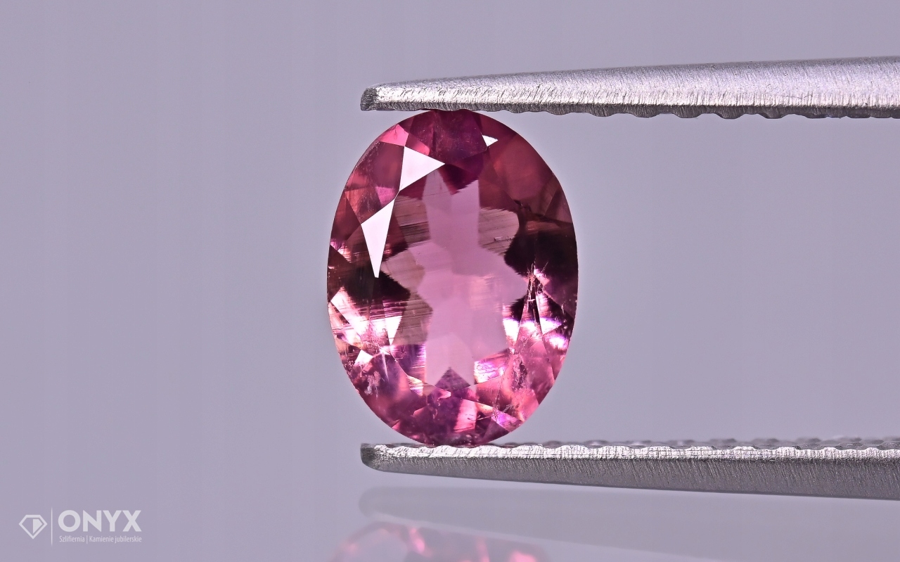 Turmalín fazetovaný ovál 6,5x5 mm