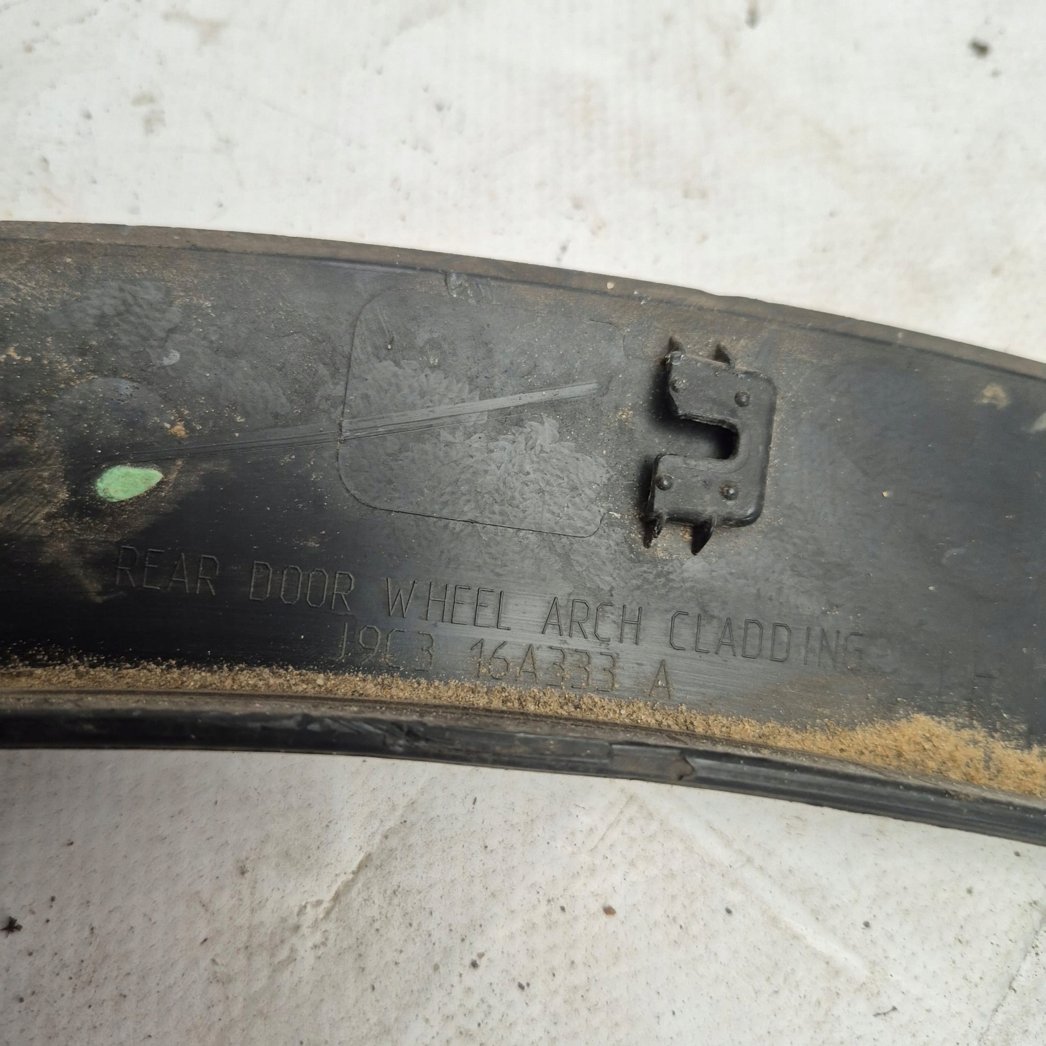 JAGUAR E-PACE 17-24 moulding cap left rear part