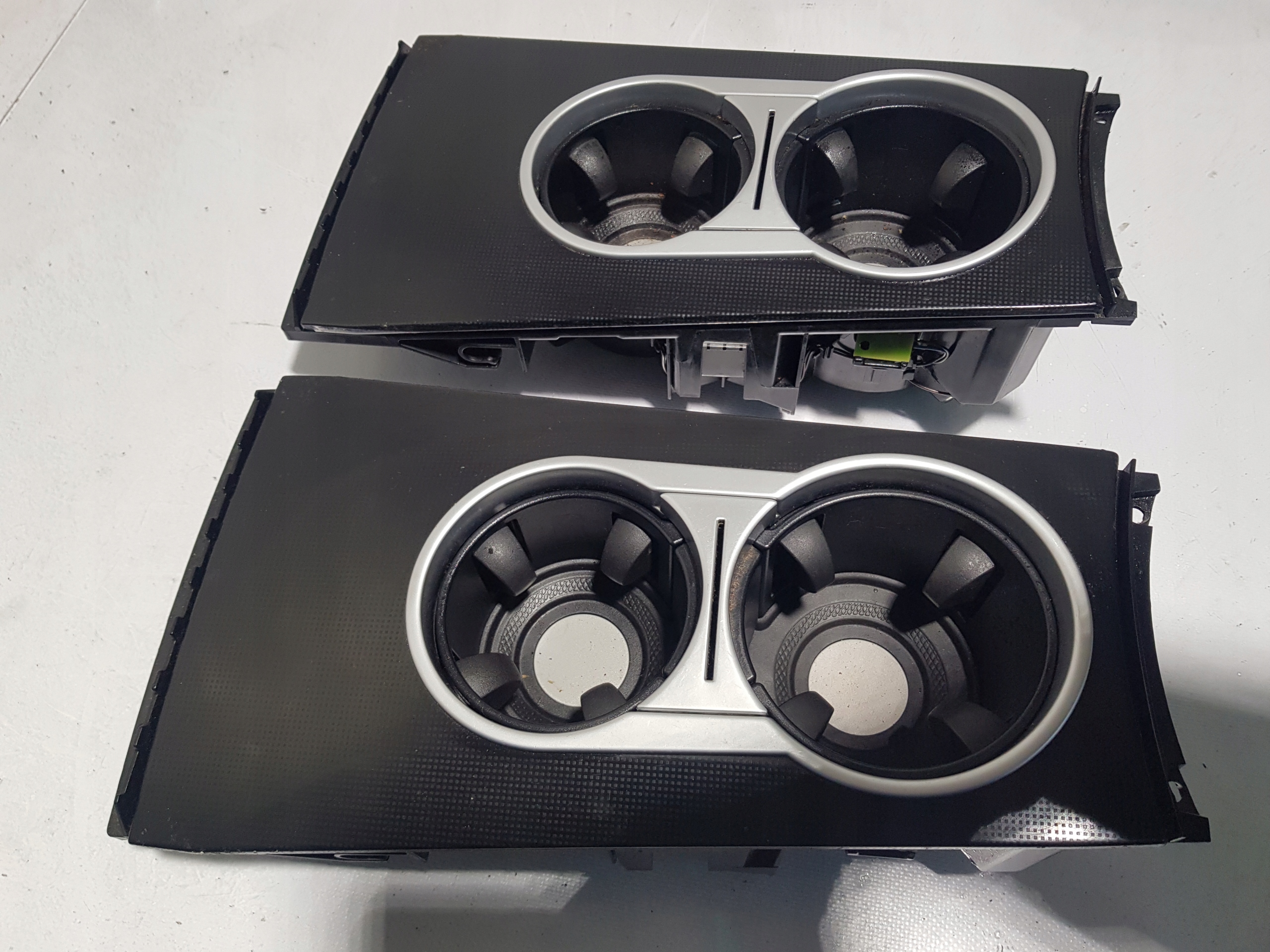 A1646801814 - MERCEDES W164 ML GL X164 коробка для хранения подстаканник