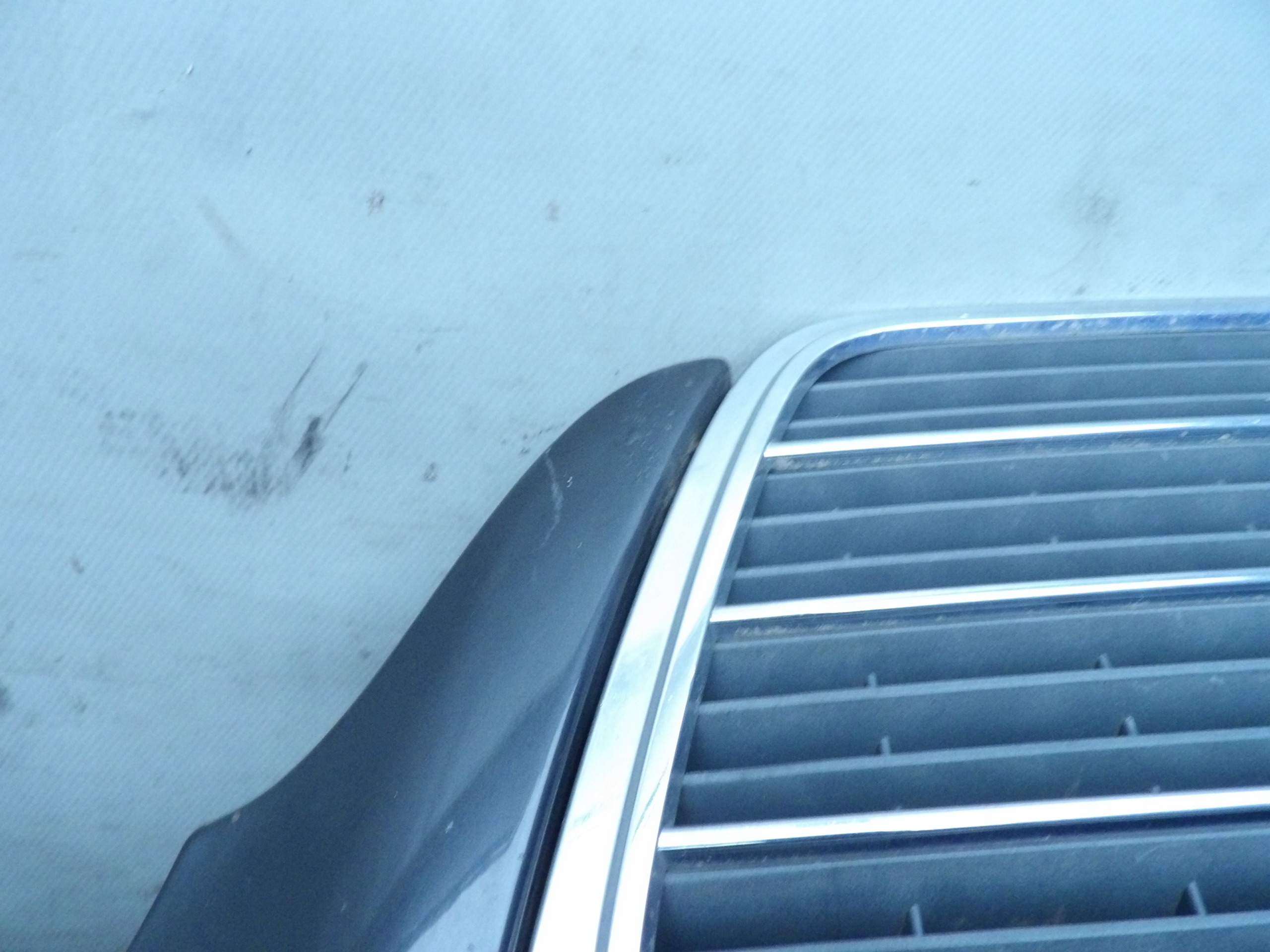 Mercedes W210 kombi cofano lak. 753