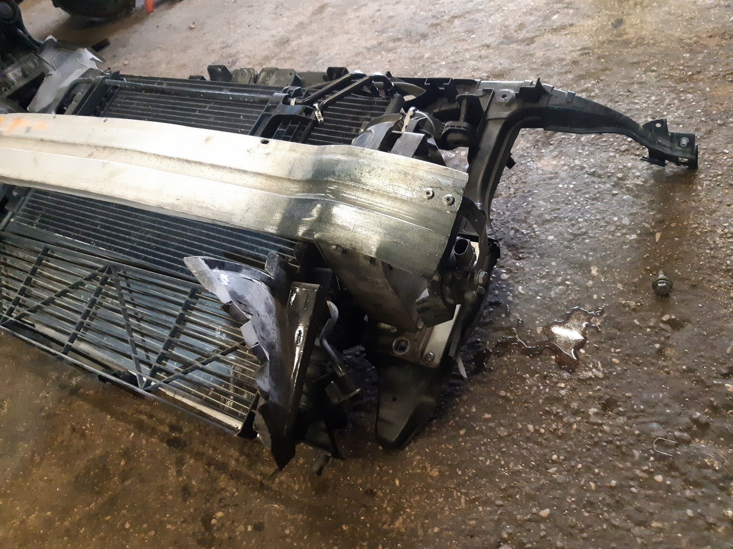 AUDI Q5 3.2 FSI support panel for radiators radiator pillar