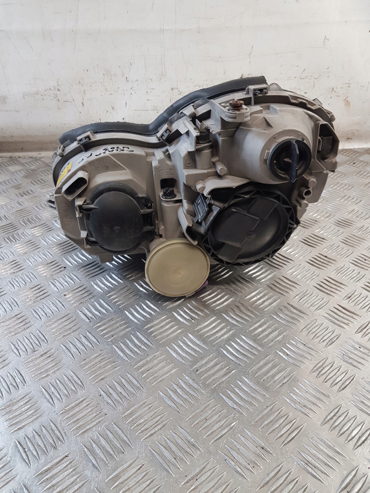 light right front A2038200261 MERCEDES C-KLASA W203 03R