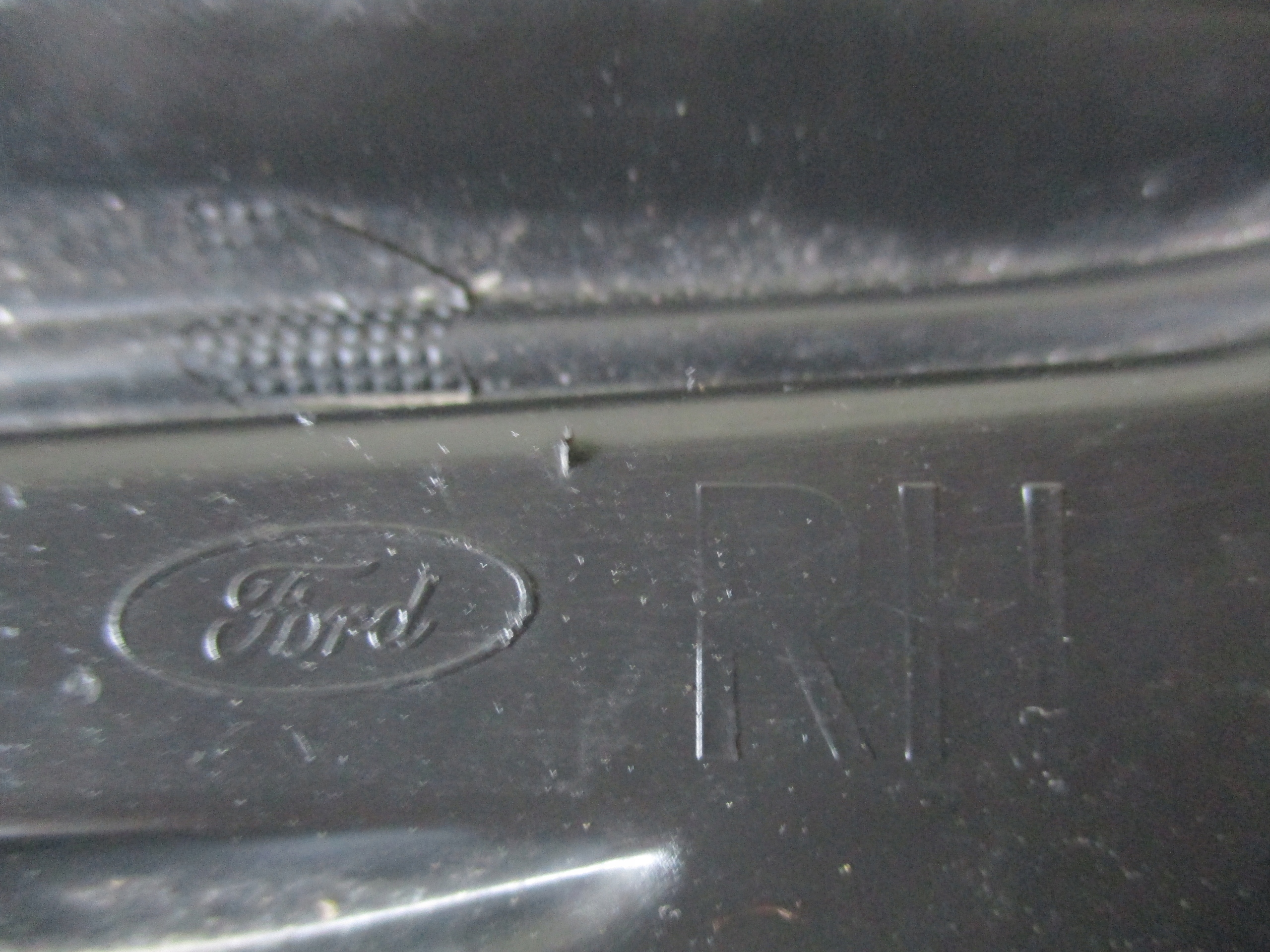 grid of a bumper right front front Ford Fiesta MK7 C1BB-15A222