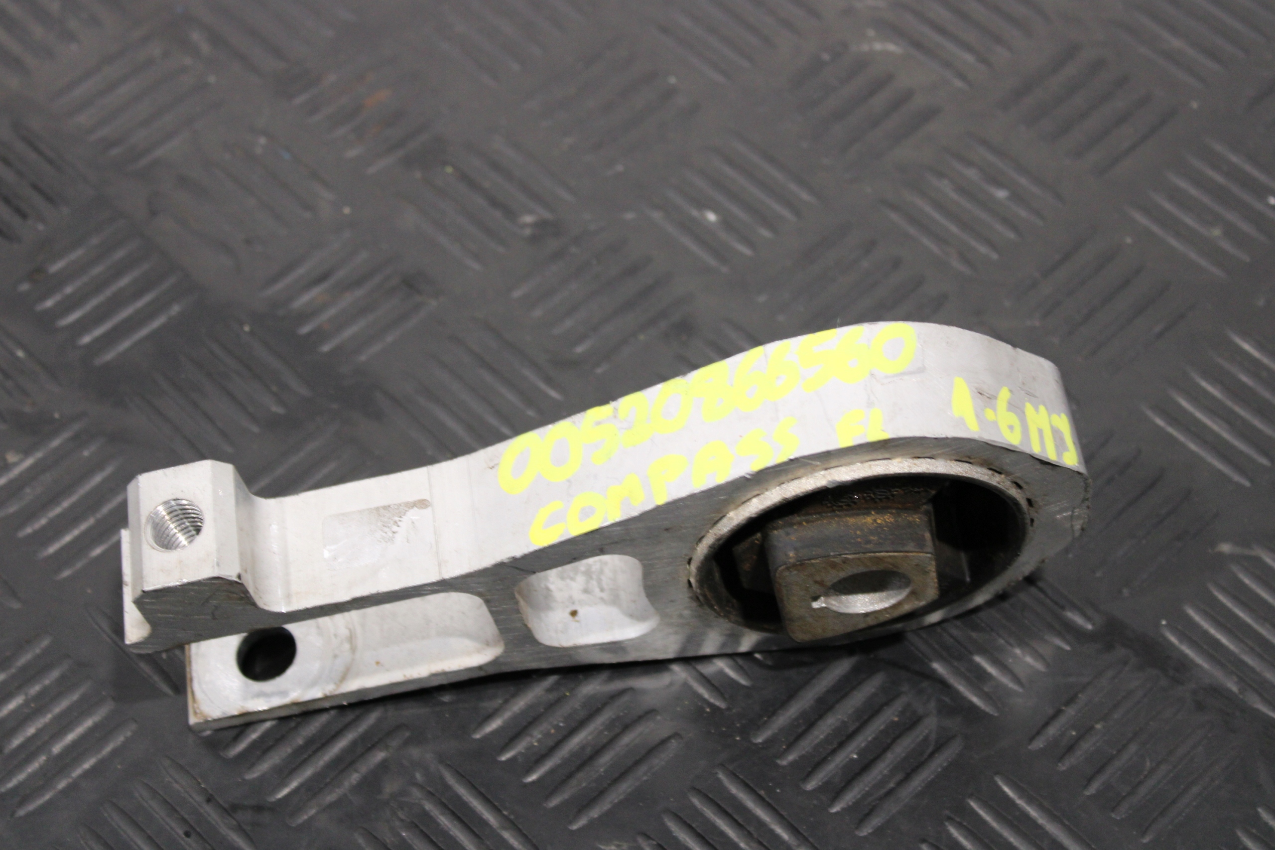 holder engine mount JEEP COMPASS II 2 LIFT 00520866560