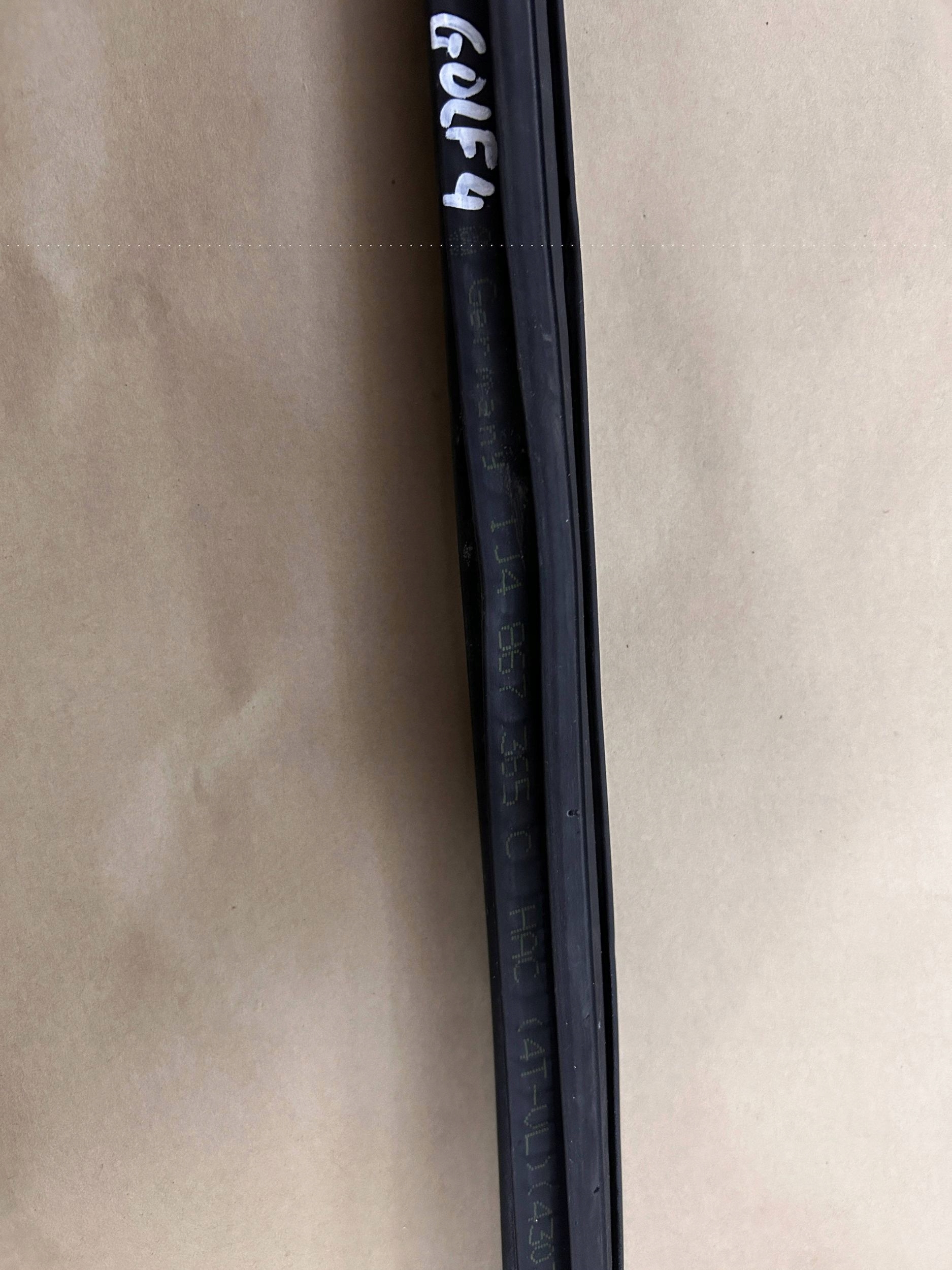 USZCZELKA KAROSERYJNA DRZWI LEWY PRZÓD 1J4867365C VW GOLF IV Numer katalogowy części 1J4867365C