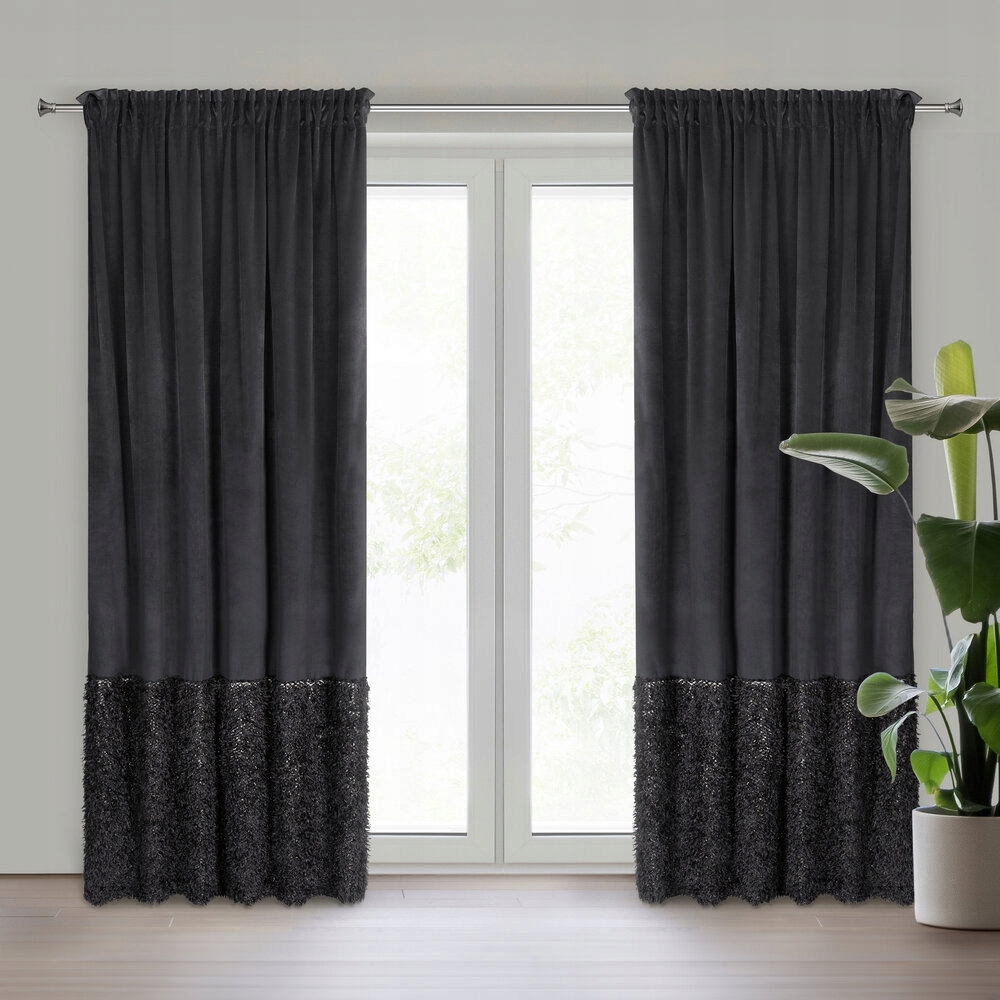 Hotový závěs na pásku Marion 140x270, černá sametová, nadýchaná aplikace