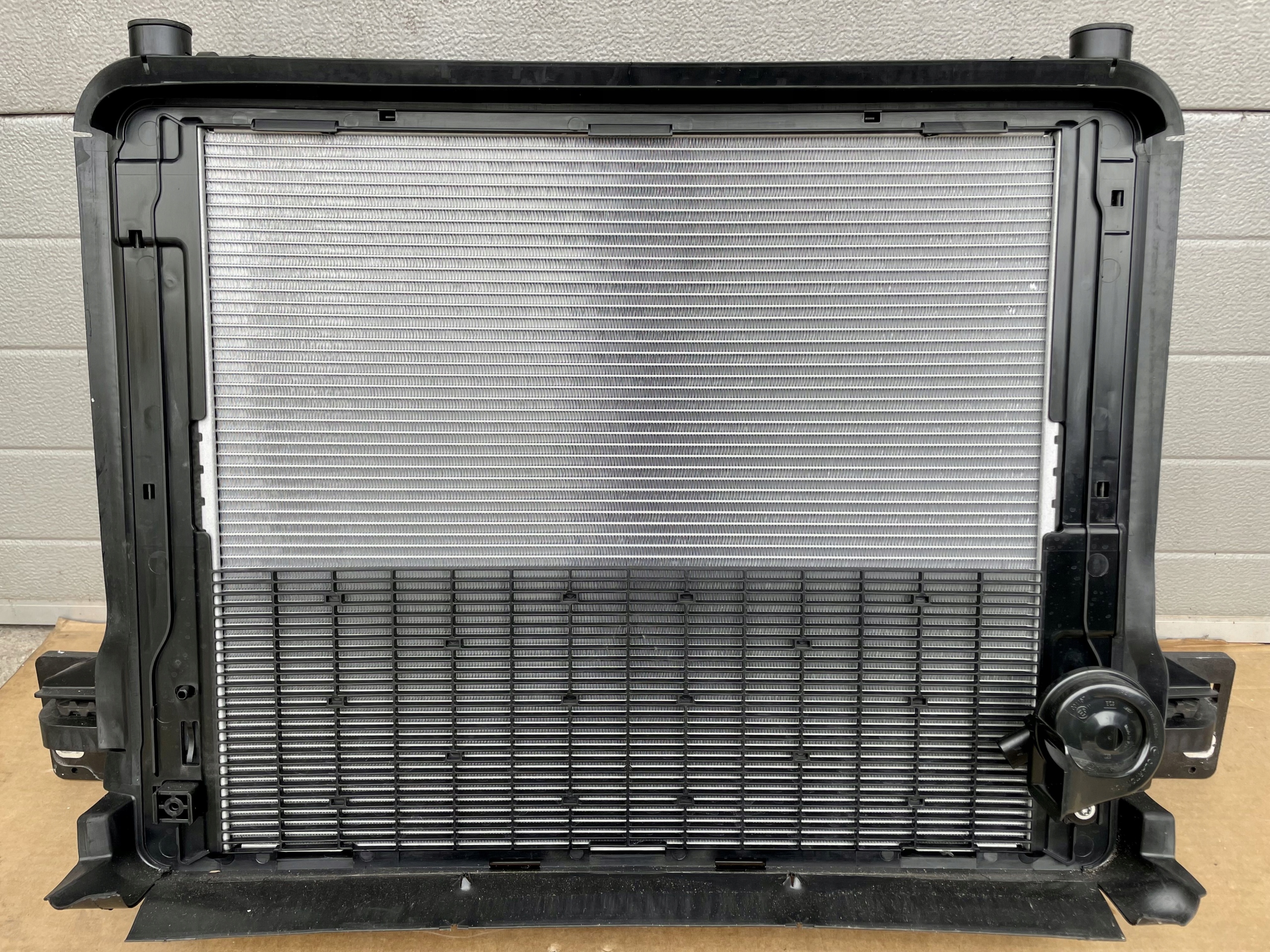 AUDI Q4 E-TRON SLINE NOWY PAS PRZEDNI KOMPLETNY CHŁODNICE WENTYLATOR Typ samochodu 4x4/SUV Samochody osobowe