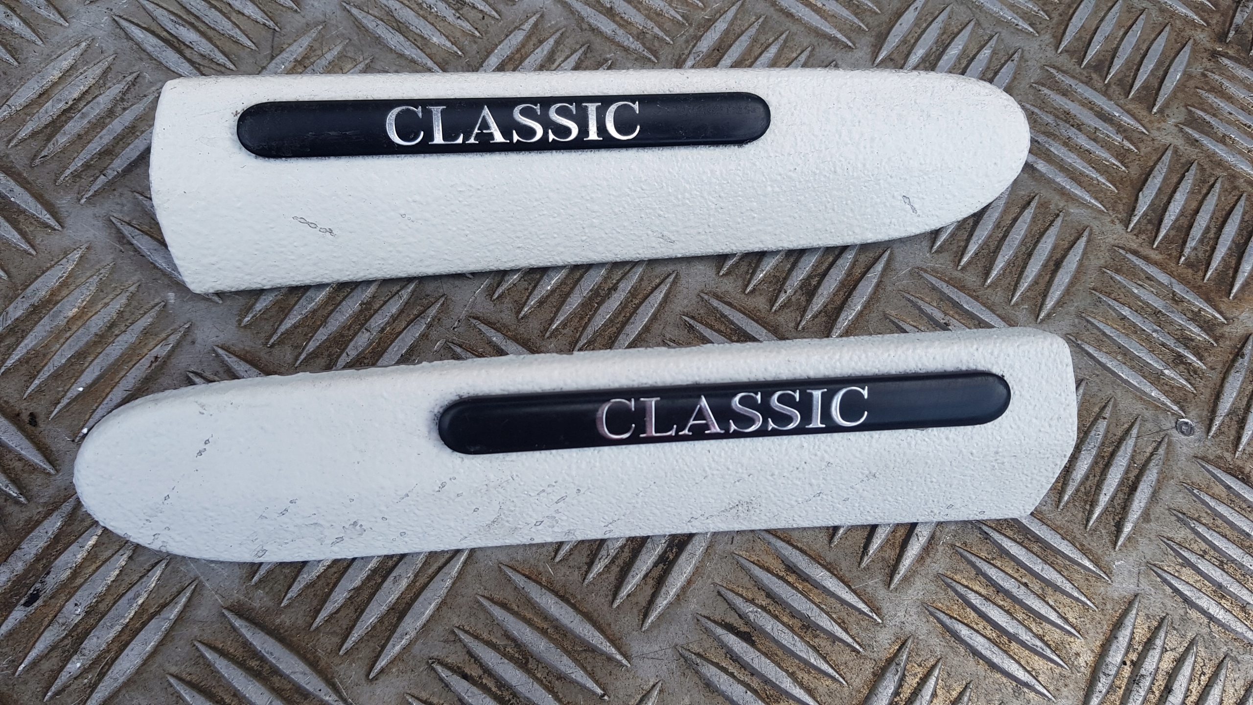 MERCEDES W203 Leiste Schutzleiste des Kotflügels rechts oder links CLASSIC biale