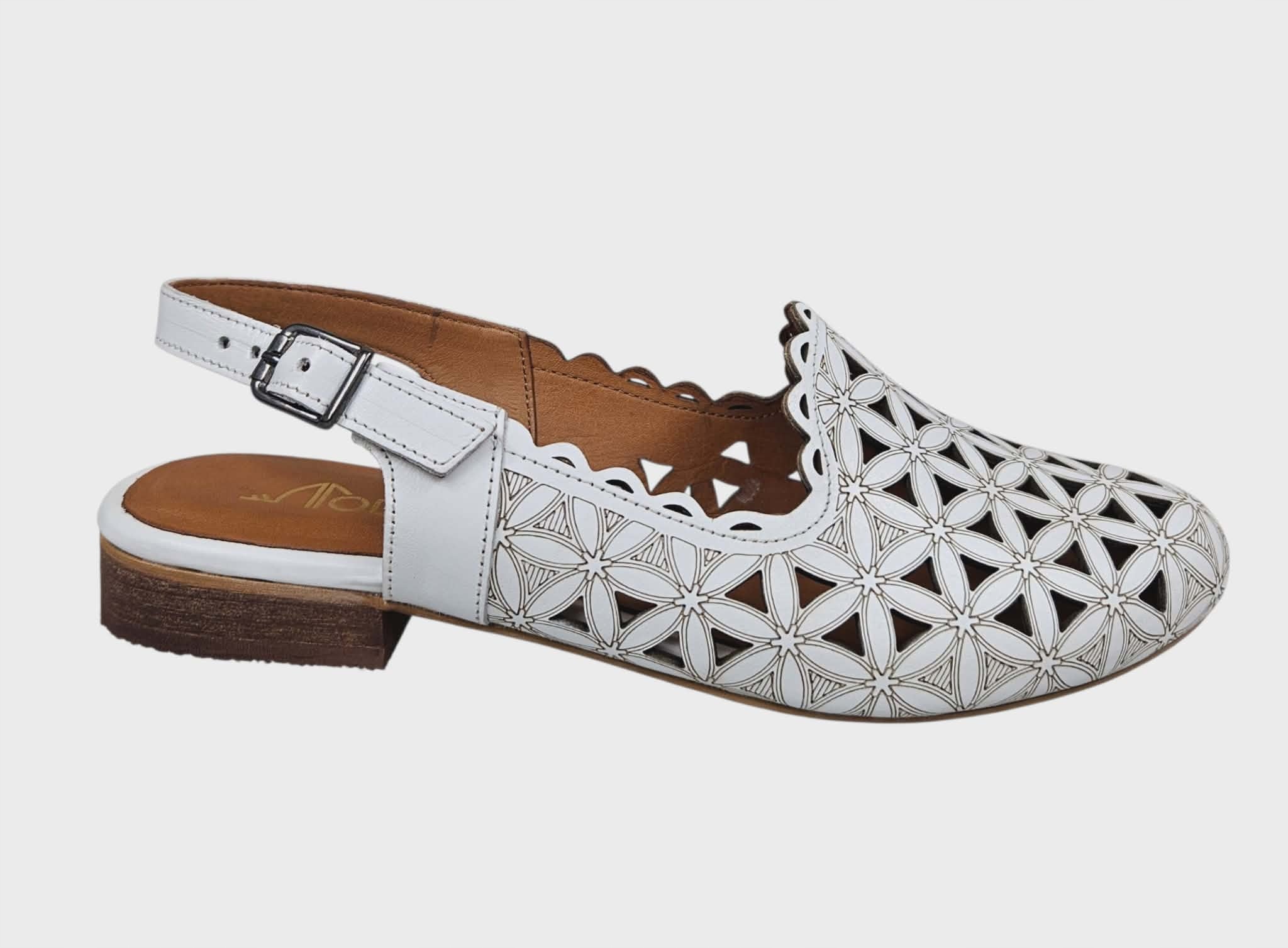 Ažurové Sandály Zakryté Prsty Plochý Podpatek Modo 944 759 Bílé vel. 39