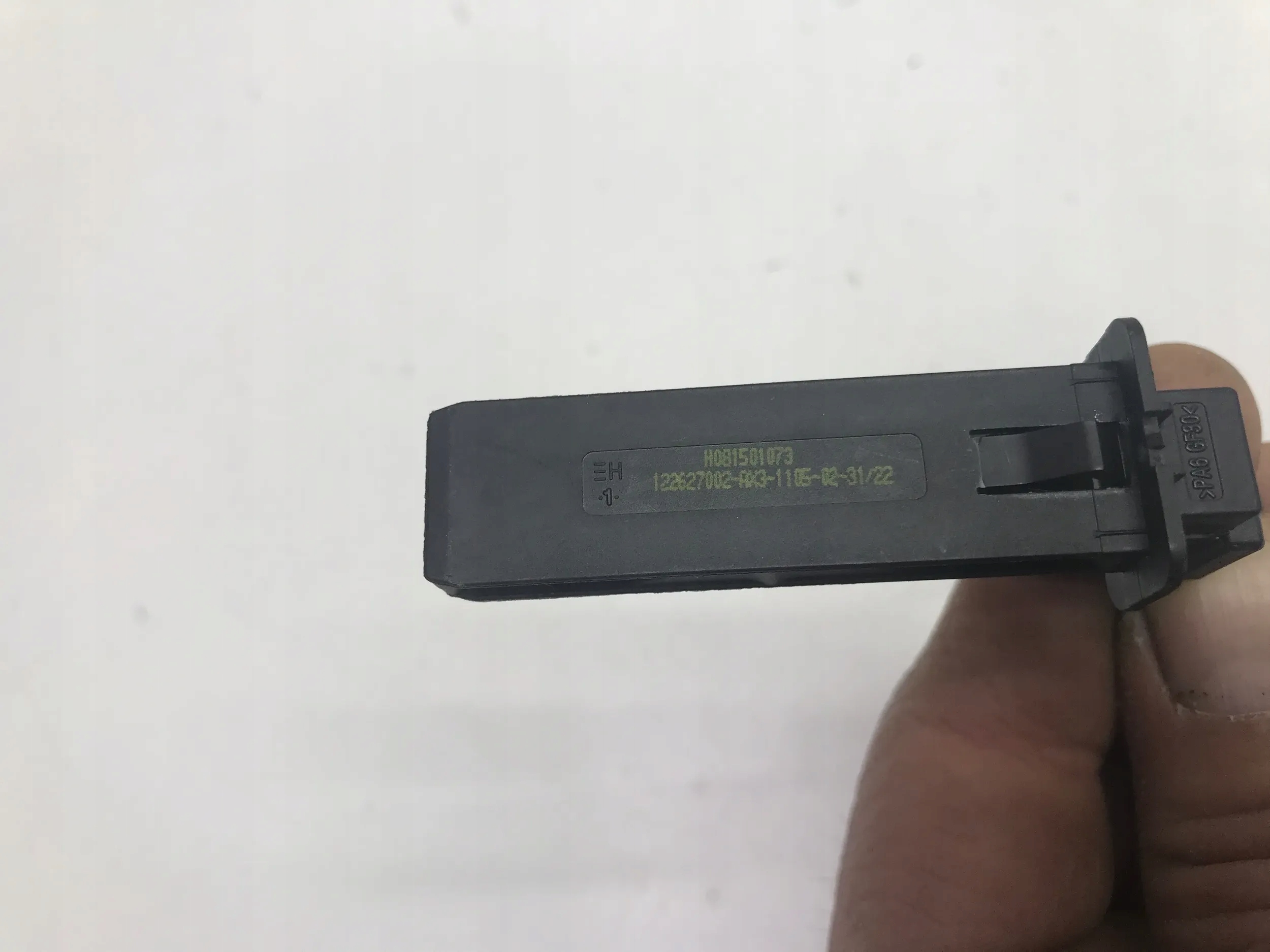 TESLA MODEL Y 2023 CZUJNIK TEMPERATURY WNĘTRZA H081501073 Producent części Tesla