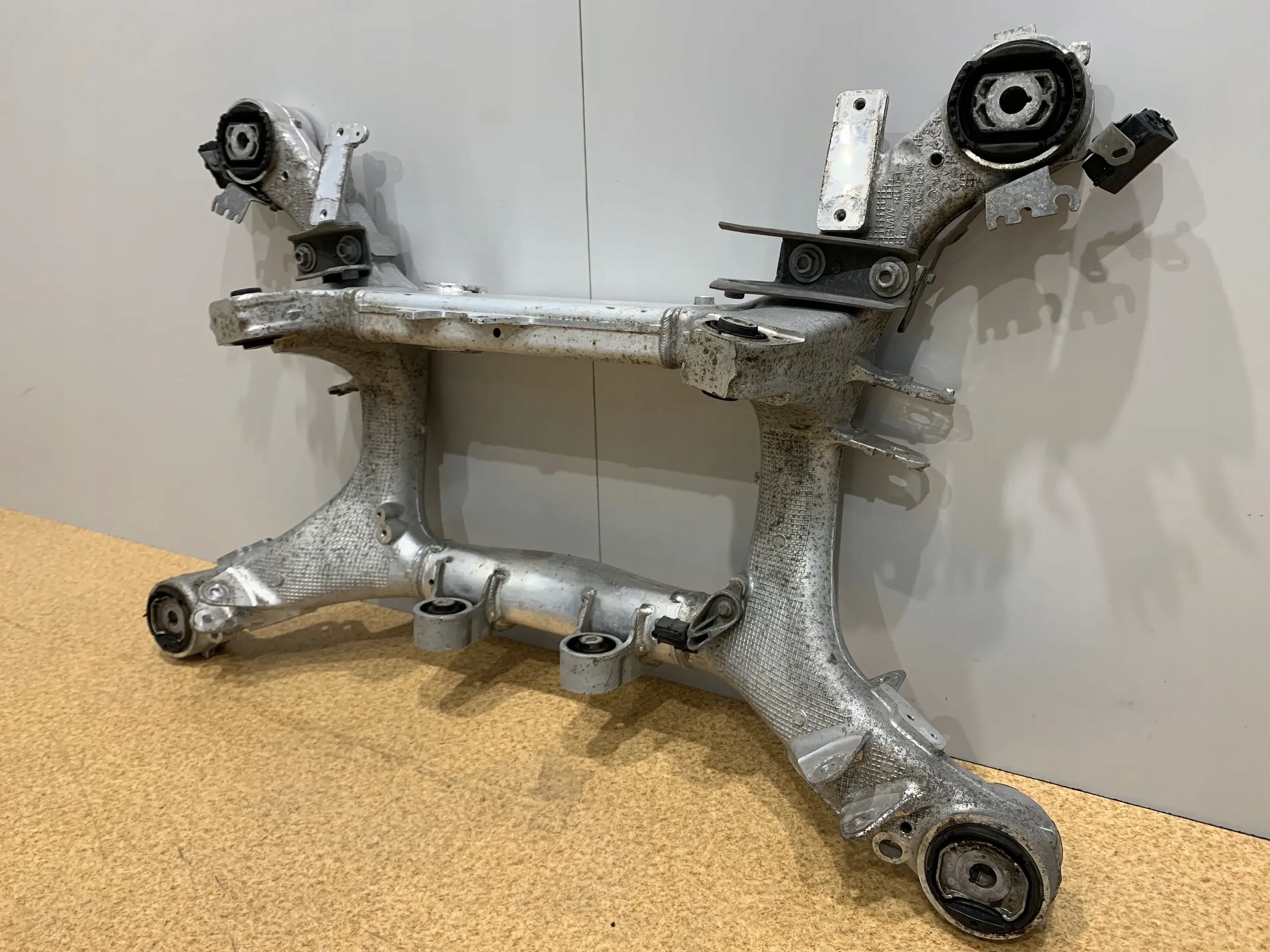 BMW X5 G05 G06 G07 SANKI WÓZEK TYŁ TYLNY 6894149 Producent części BMW OE