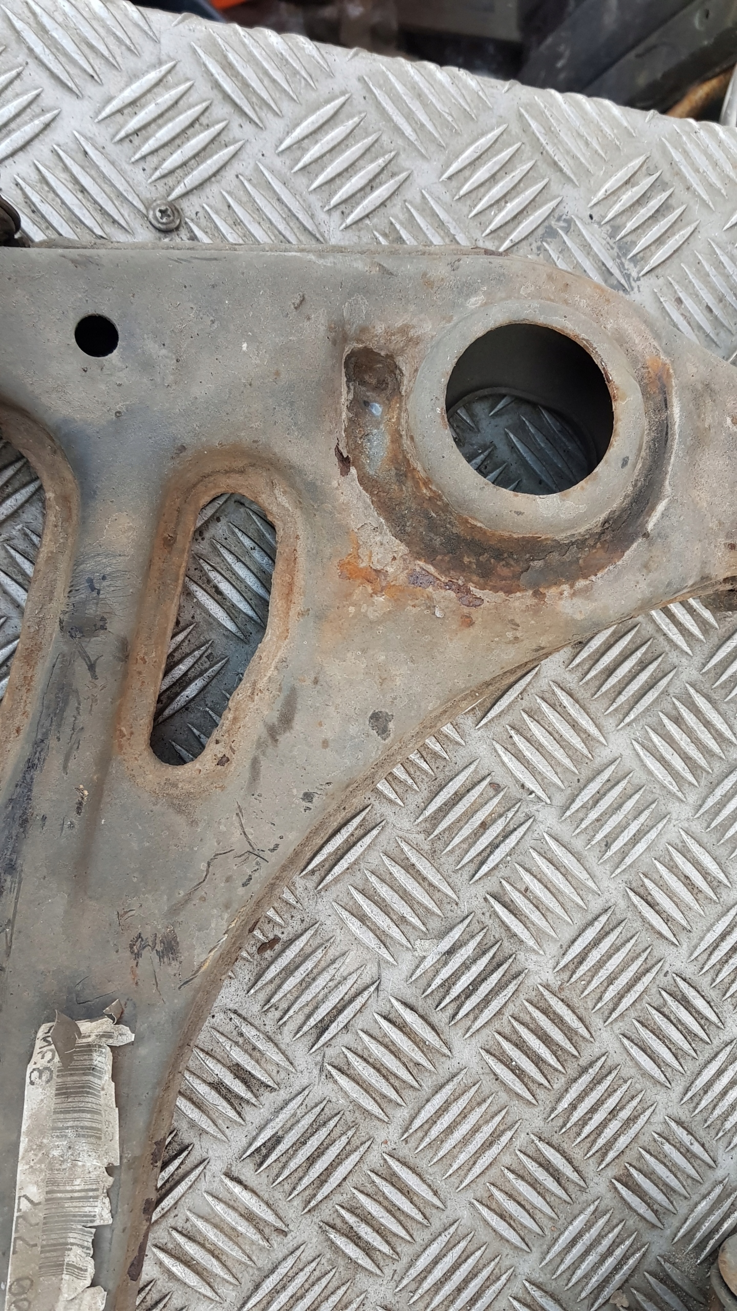 MERCEDES W208 CLK 3.2 arm front left right lower