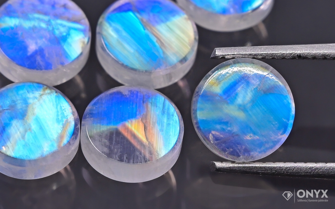 Měsíční kámen vícebarevný A mělký kulatý f