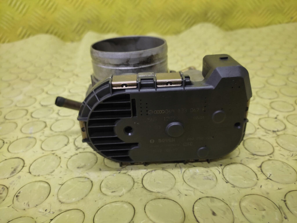 AUDI A3 8L 1.8 throttle flap 0280750026