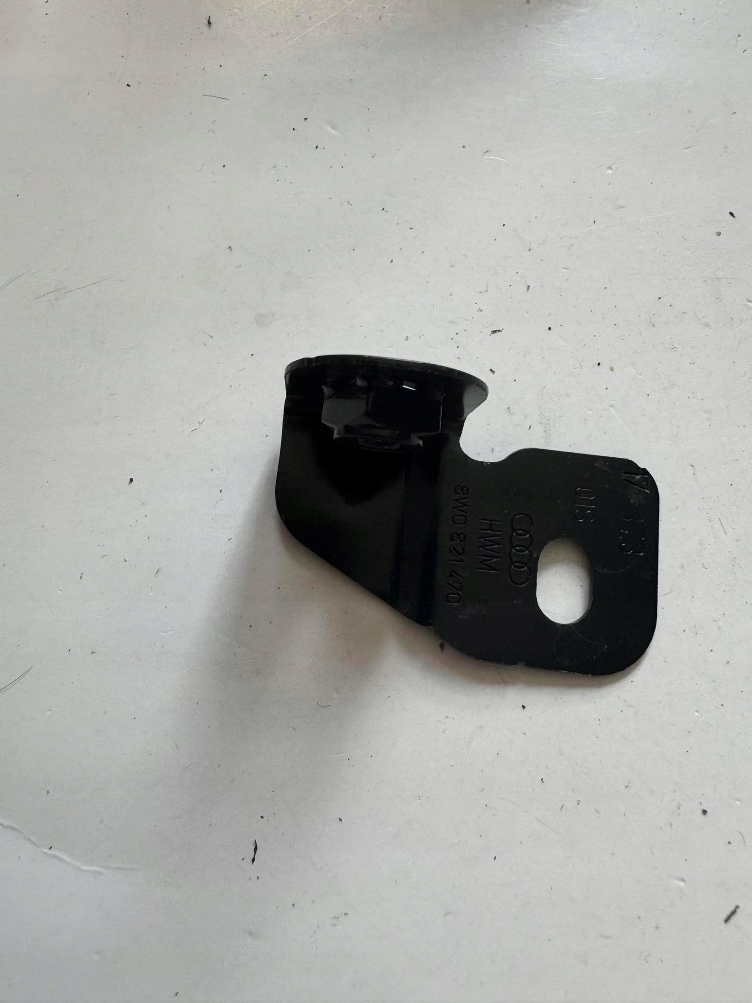 AUDI A4 A5 B9 -> Support plaque Poignée Aile 8W0821470