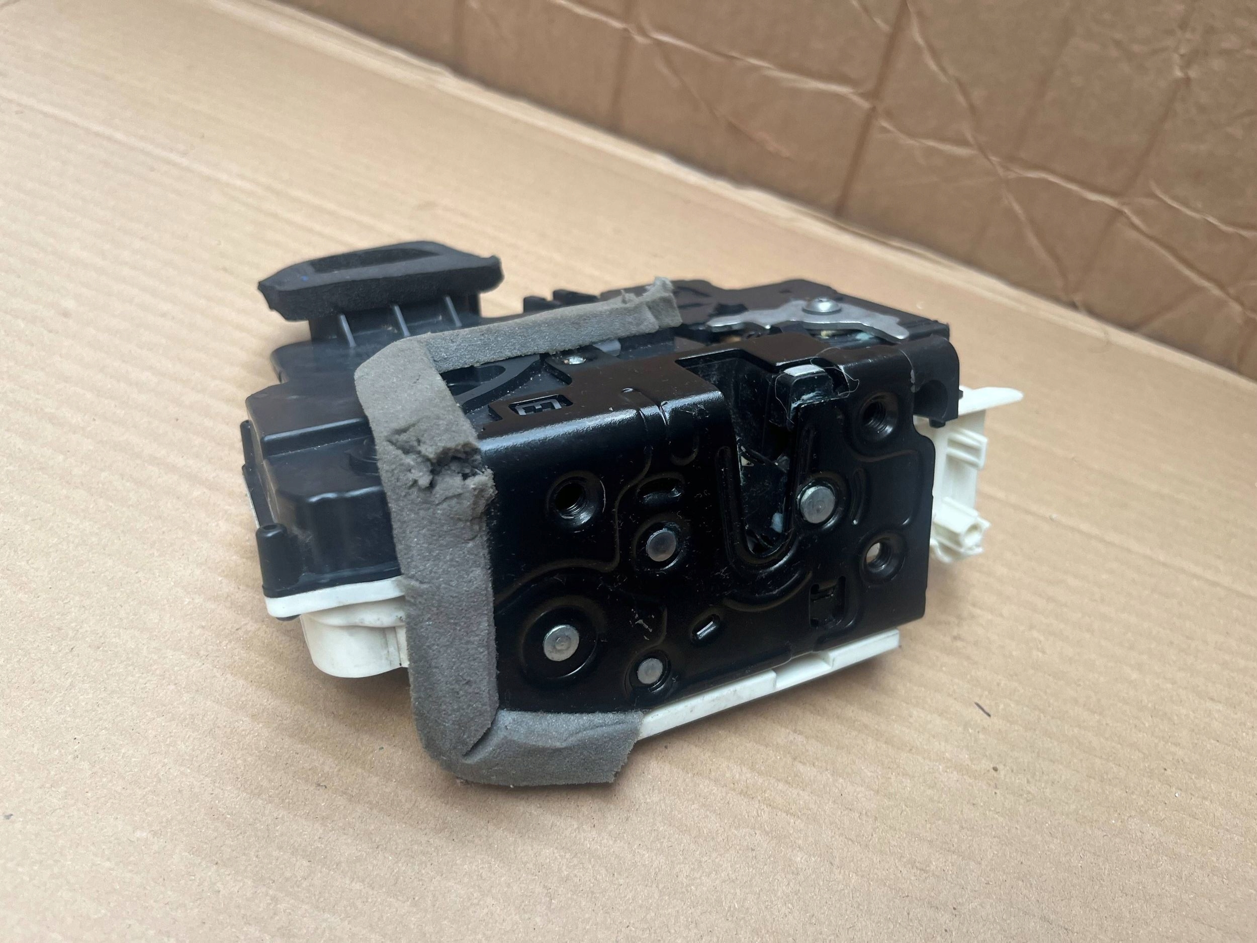 Schloß Tür PRZEDNICH links VW ID.4 AUDI E-TRON Original !