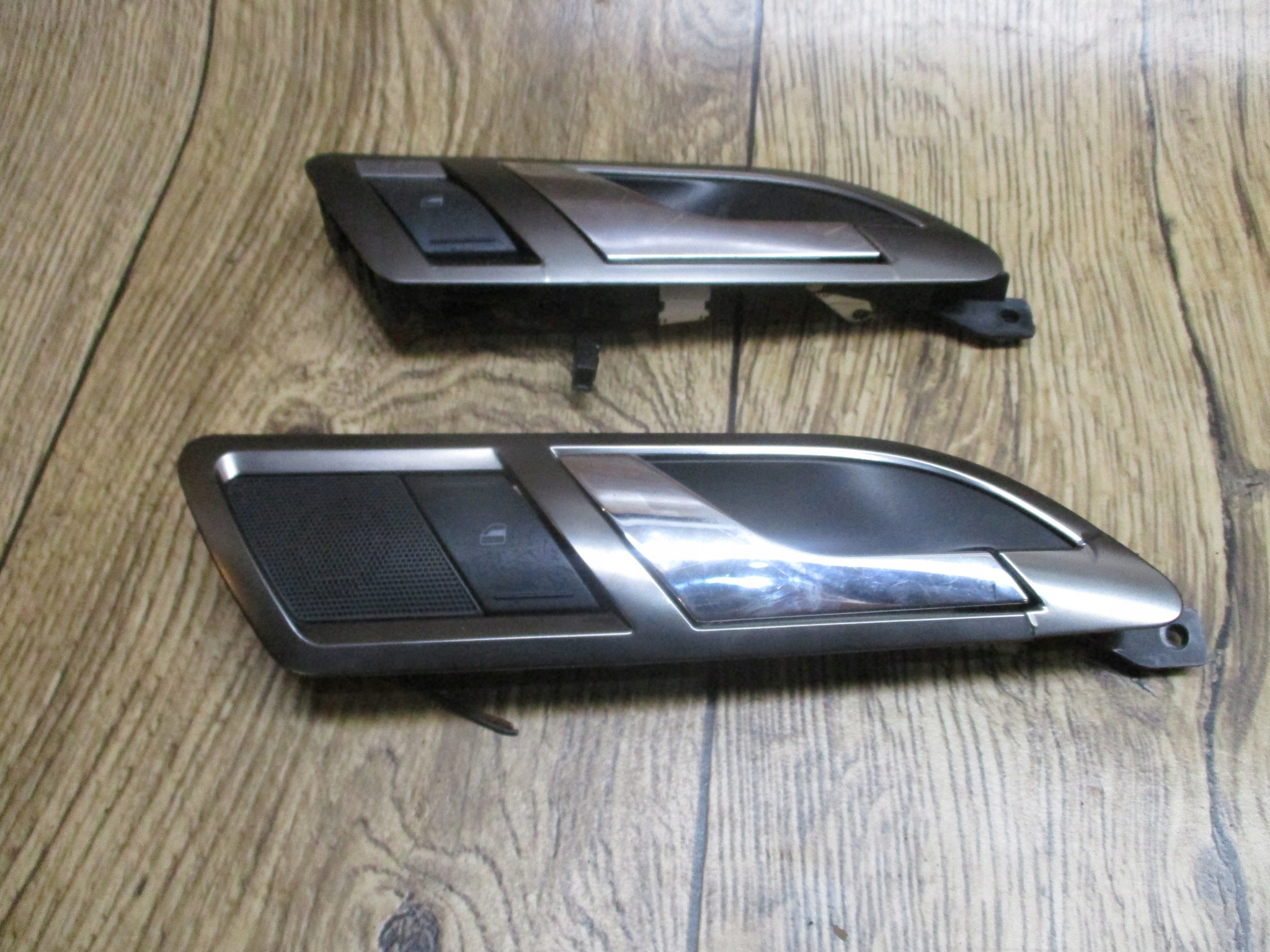 ВНУТРЕННЯЯ РУЧКА ПРАВОЙ ПЕРЕДНЕЙ ДВЕРИ SKODA SUPERB И