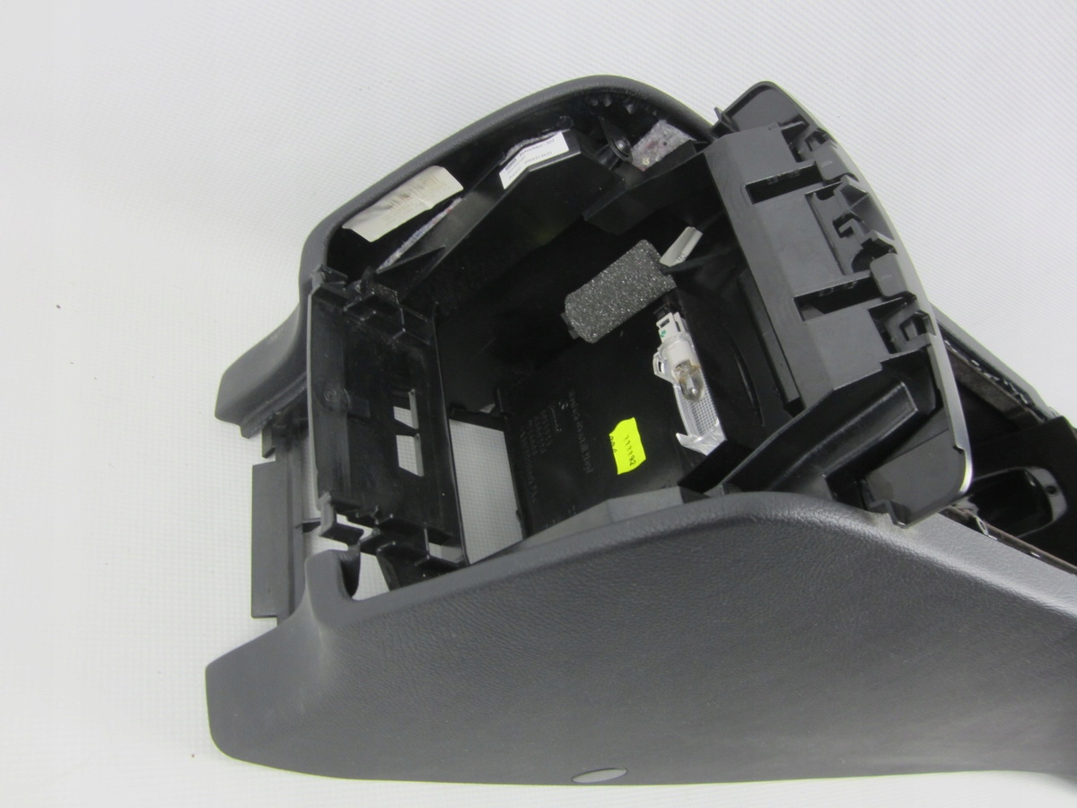 Tunel mitte schwarzer Mercedes W221 LIFT